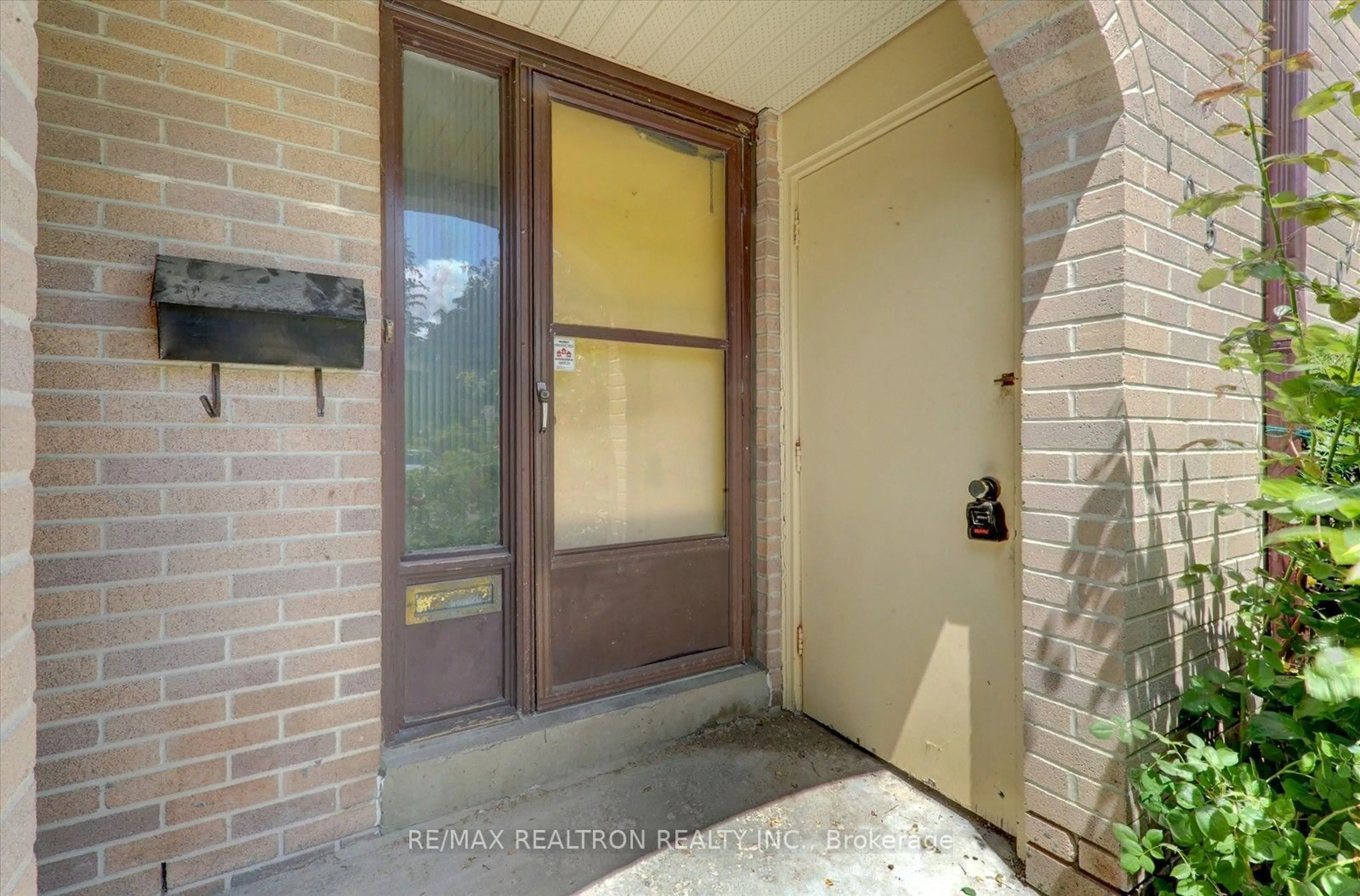 Indoor entryway for 10 Livonia Pl #105, Toronto Ontario M1E 4W6