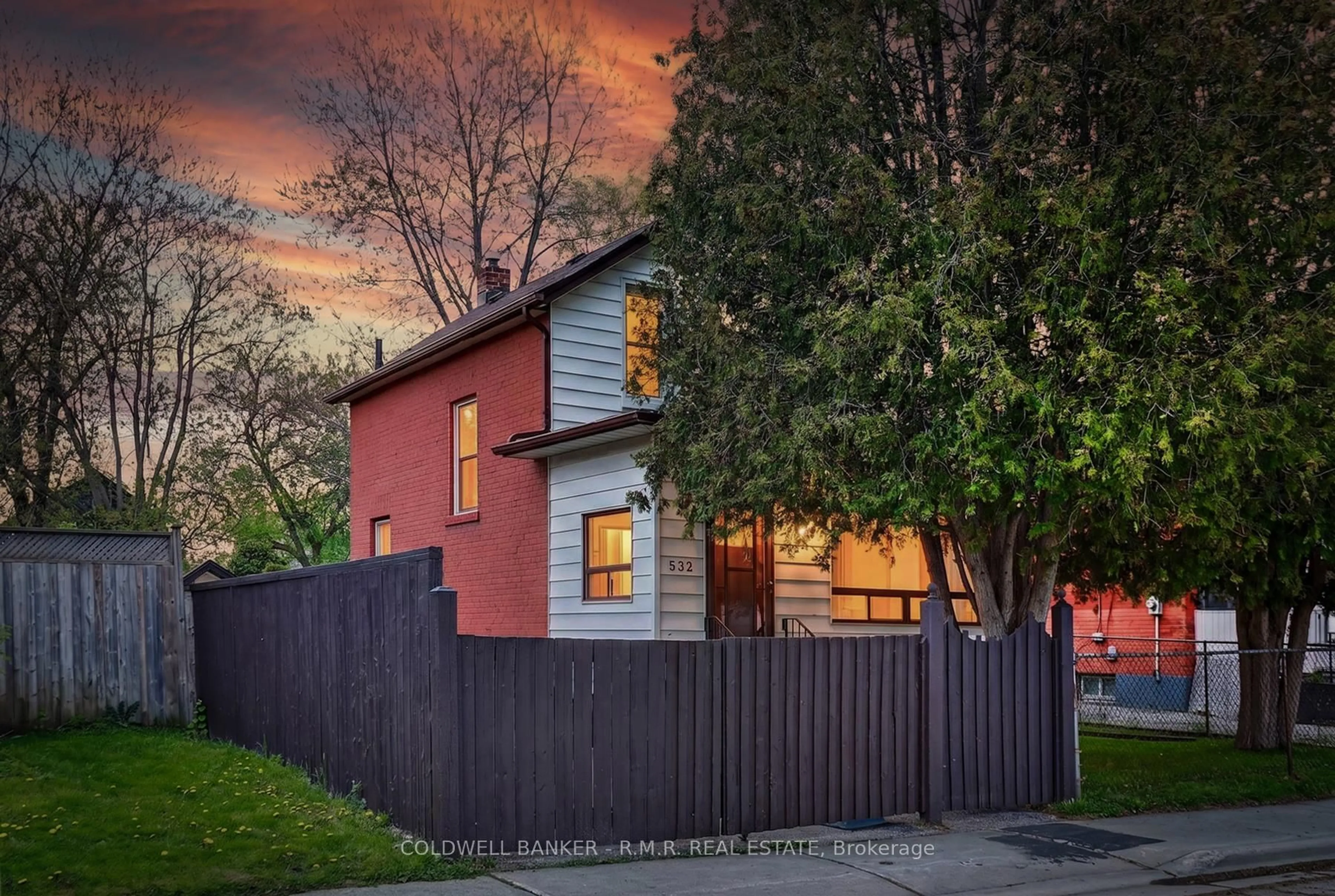 Unknown for 532 Front St, Oshawa Ontario L1H 4V2