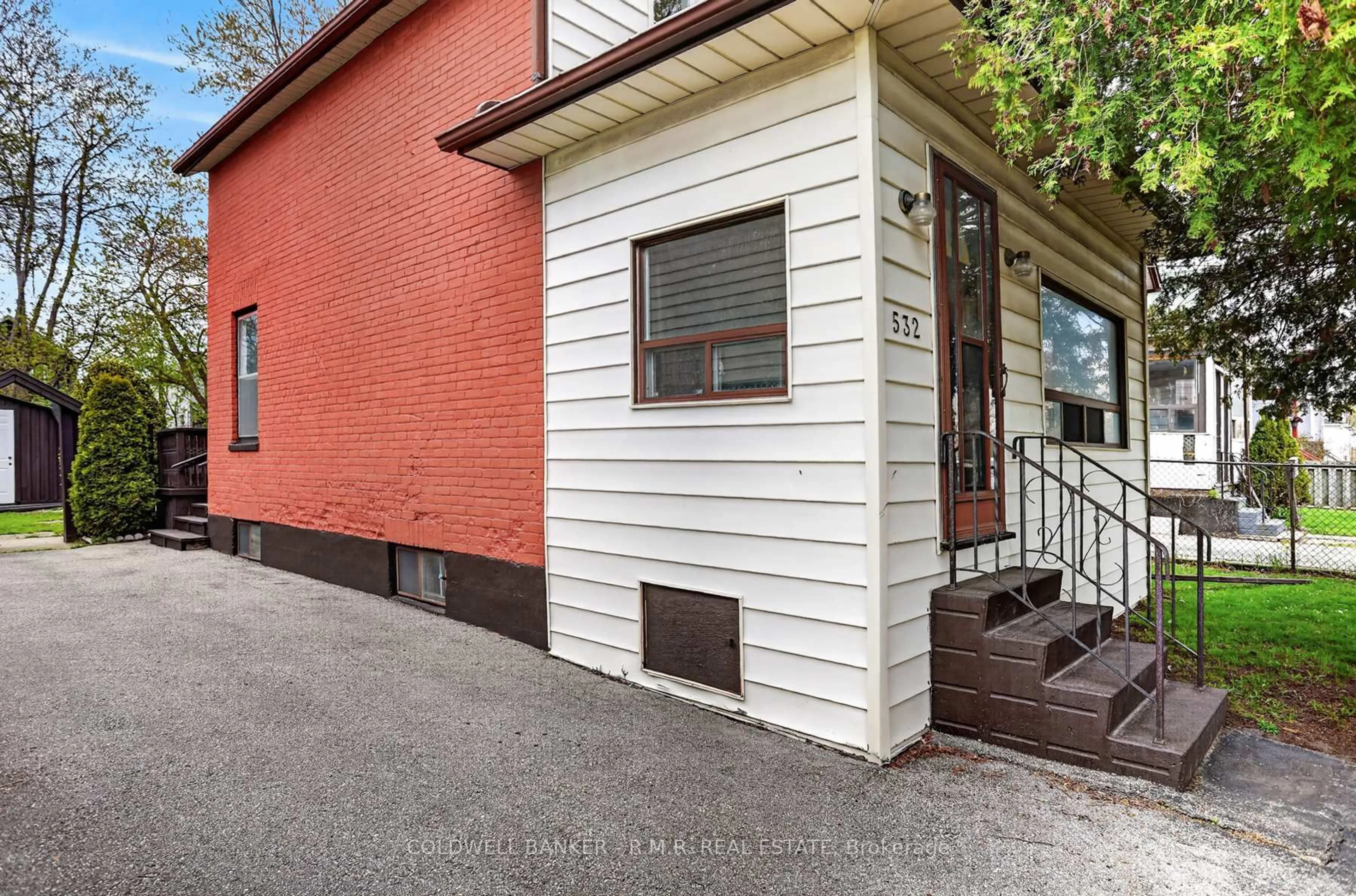 Home with brick exterior material, street for 532 Front St, Oshawa Ontario L1H 4V2
