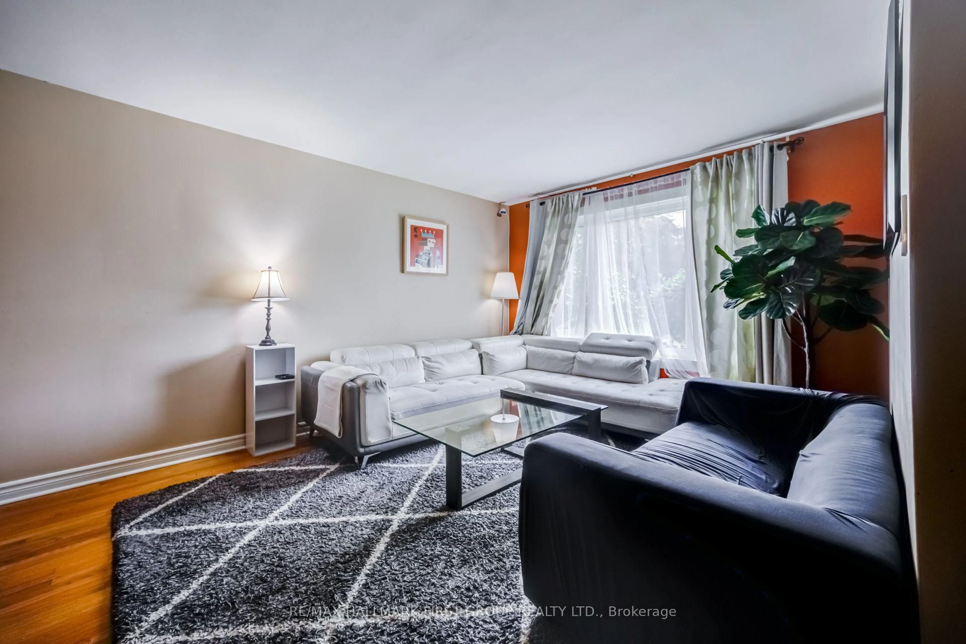 Living room with furniture, unknown for 180 Sherwood Ave, Oshawa Ontario L1G 3L8