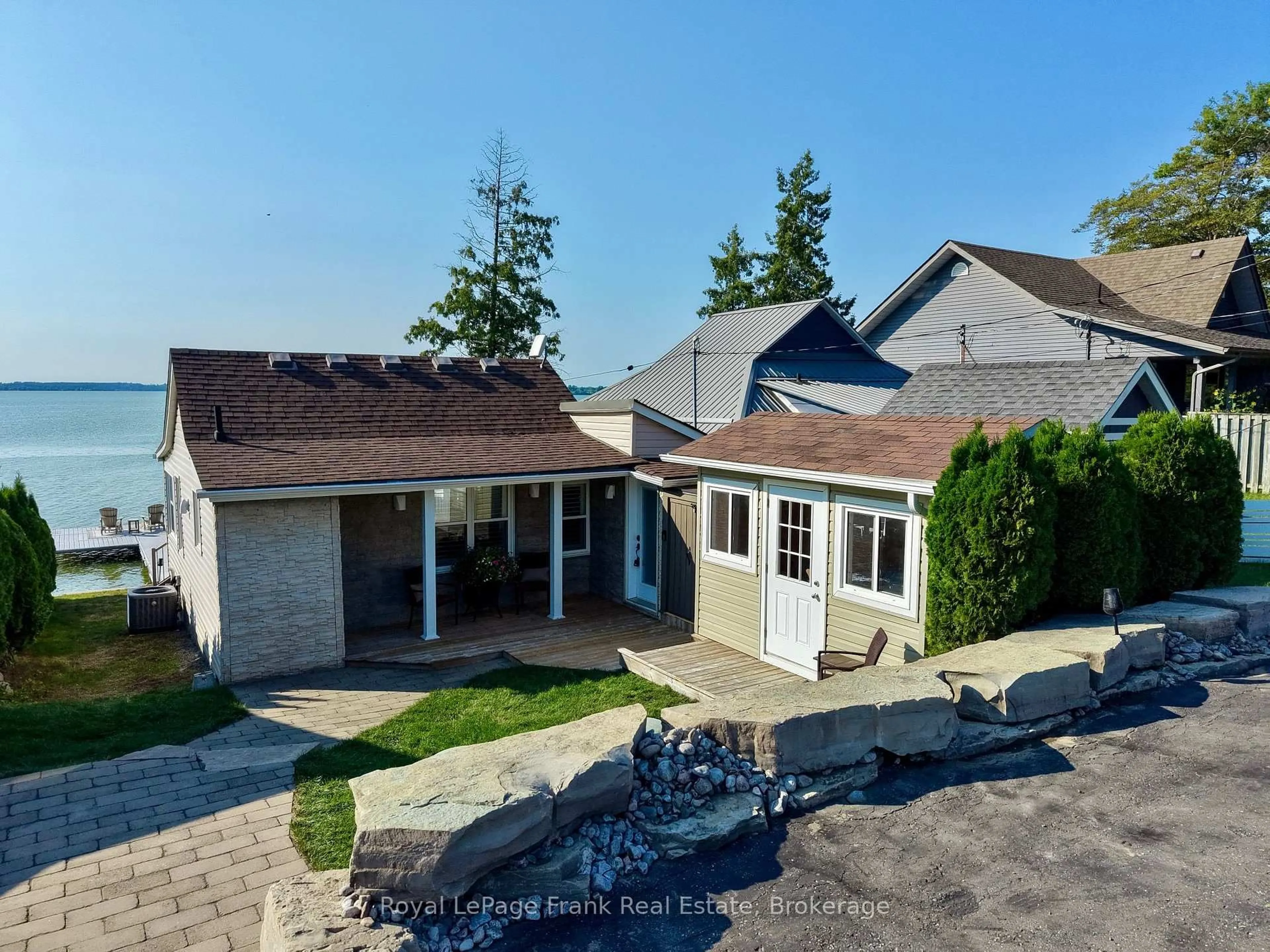 A pic from outside/outdoor area/front of a property/back of a property/a pic from drone, street for 188 Williams Point Rd, Scugog Ontario L0B 1E0