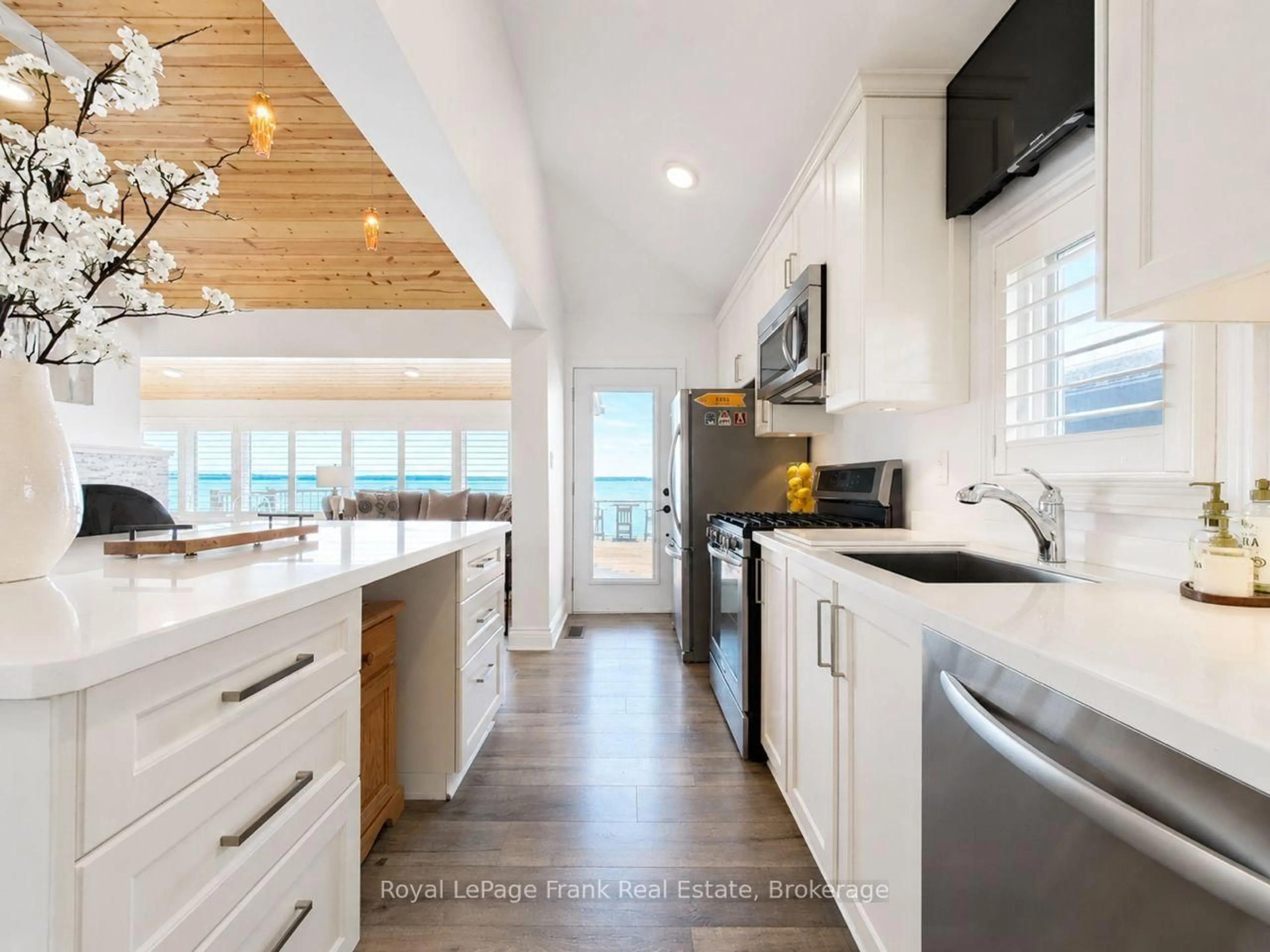Open concept kitchen, unknown for 188 Williams Point Rd, Scugog Ontario L0B 1E0