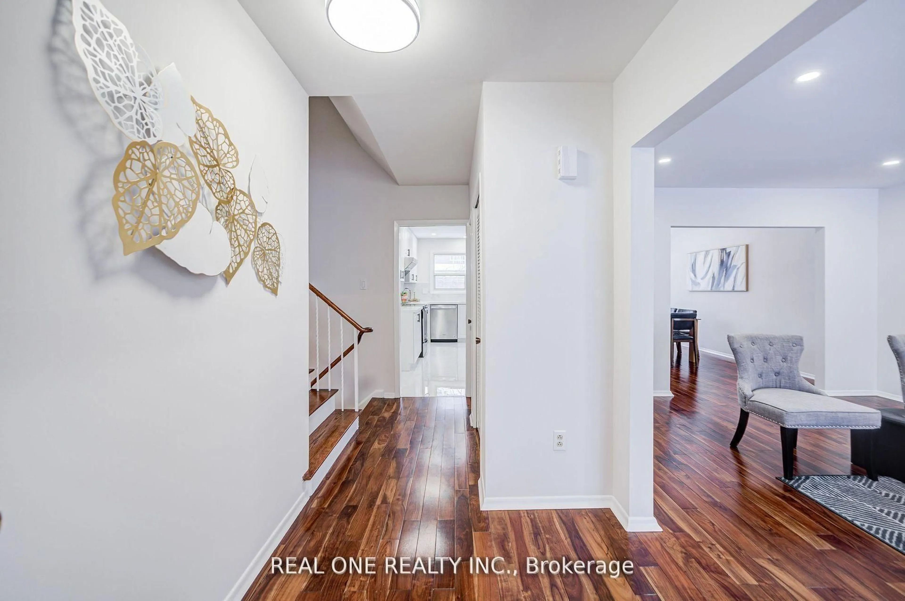 Indoor entryway for 22 Kenmanor Blvd, Toronto Ontario M1W 1R7