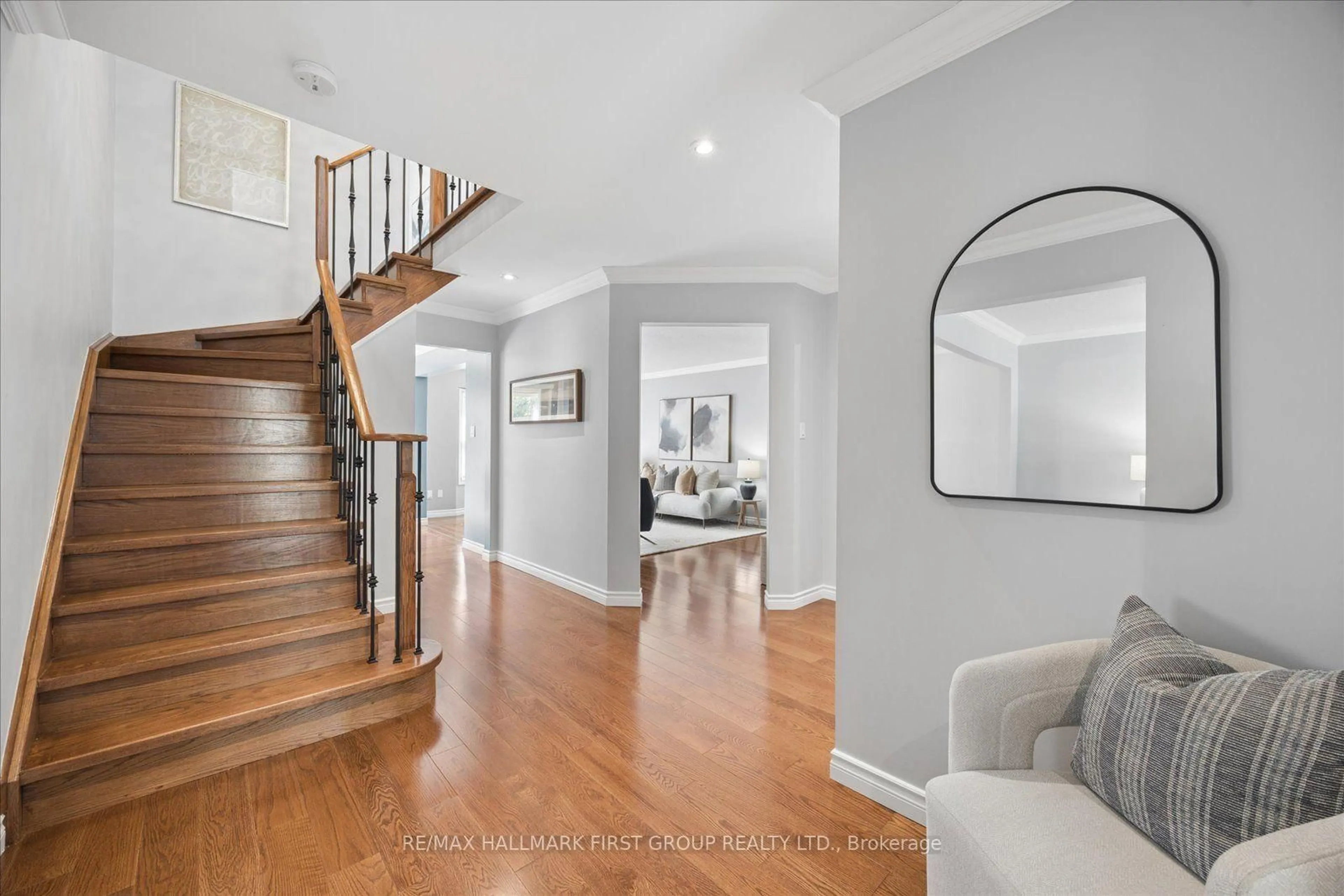 Indoor entryway for 77 Willowbrook Dr, Whitby Ontario L1R 2A8