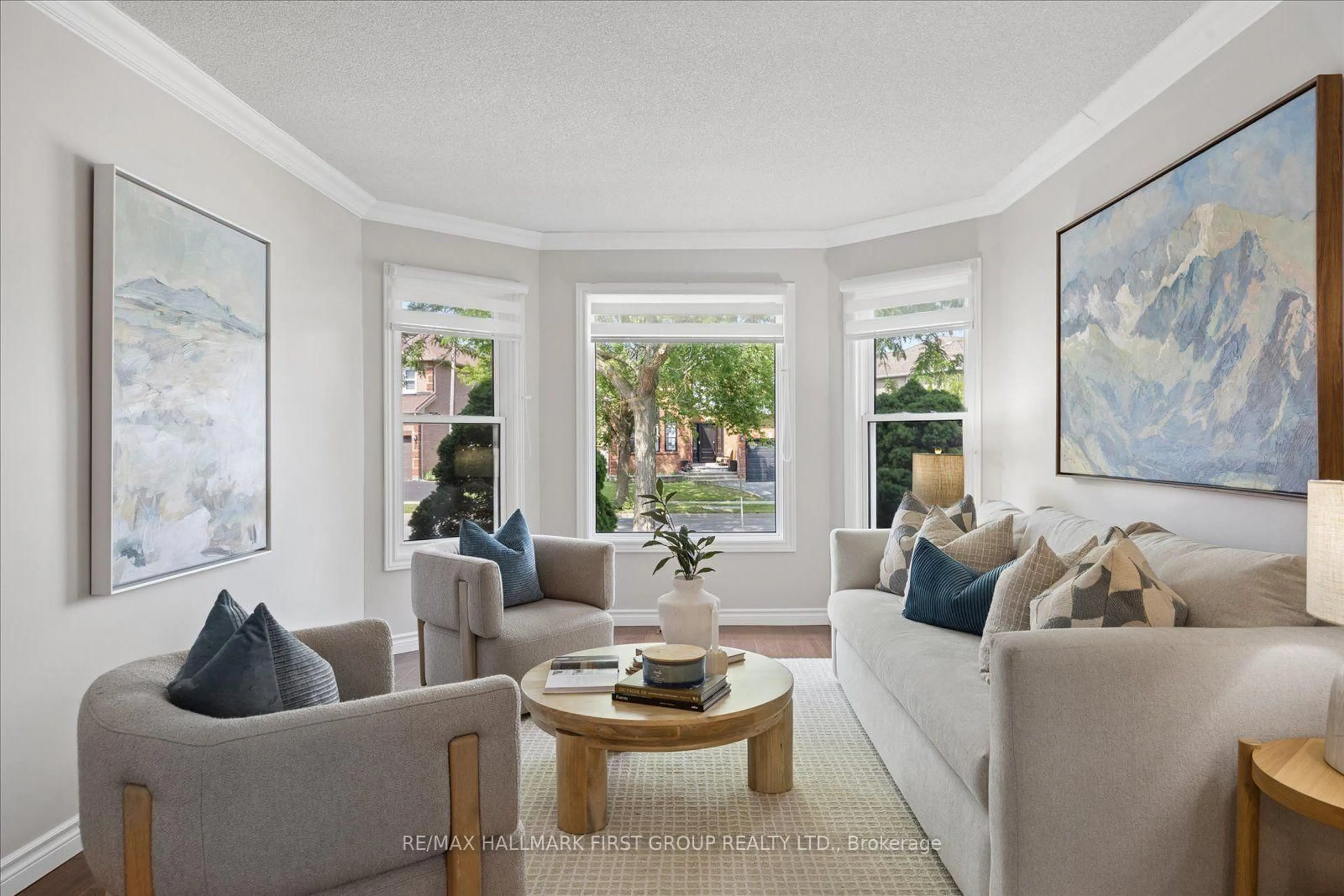 Living room with furniture, unknown for 77 Willowbrook Dr, Whitby Ontario L1R 2A8