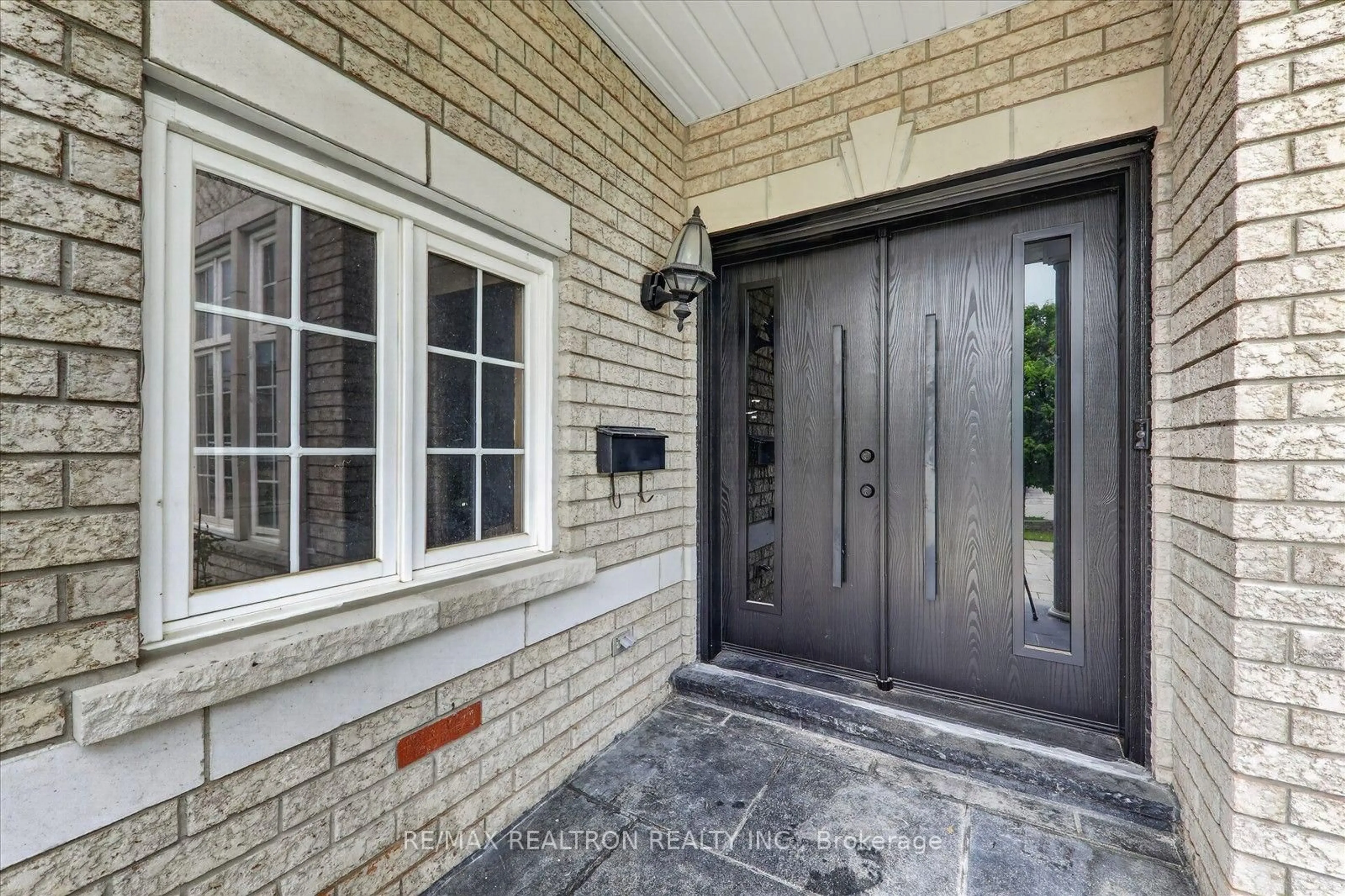 Unknown for 6 Stammers Dr, Ajax Ontario L1T 0H9