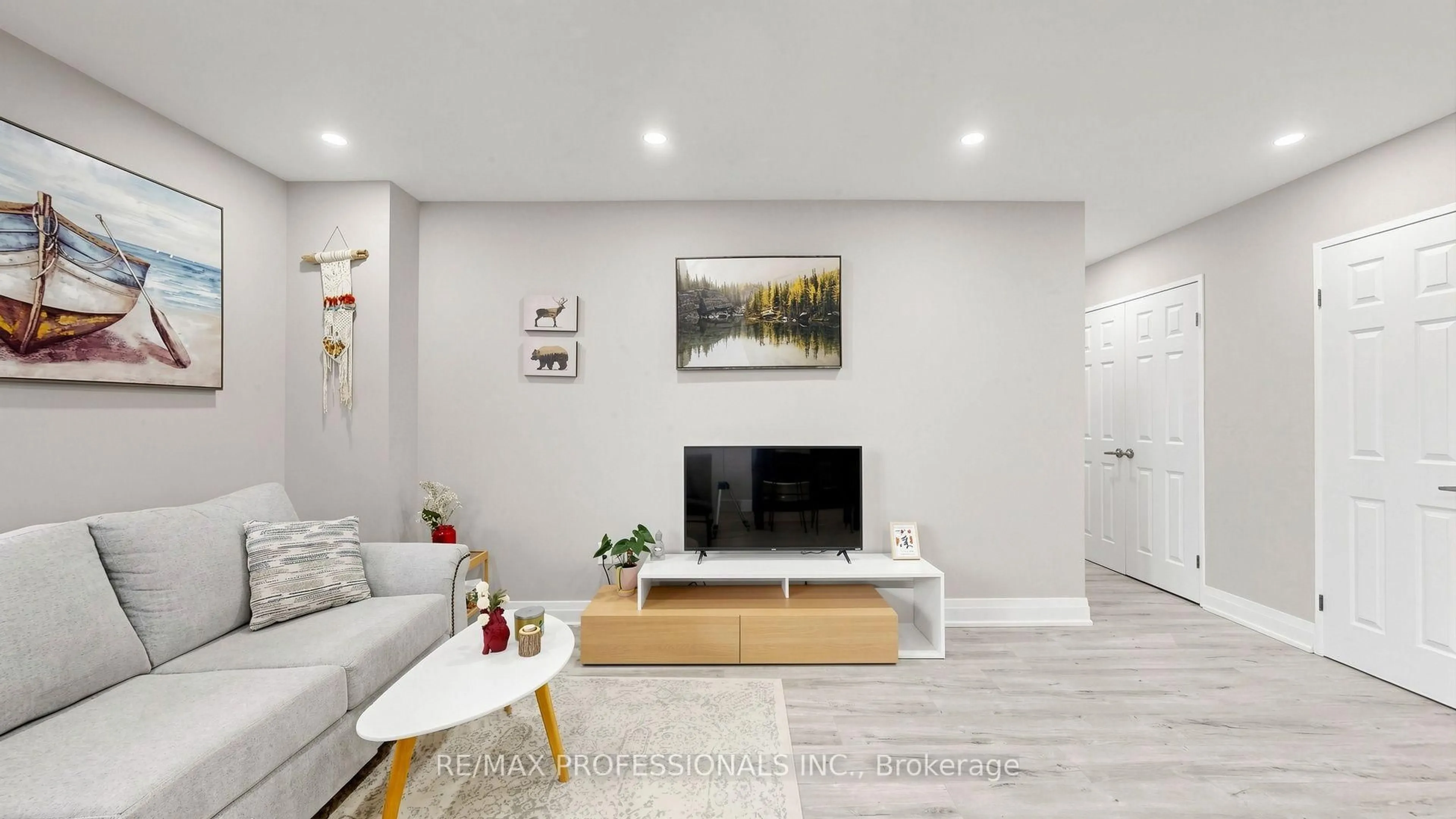 Living room with furniture, unknown for 100 Dundalk Dr #809, Toronto Ontario M1P 4V2