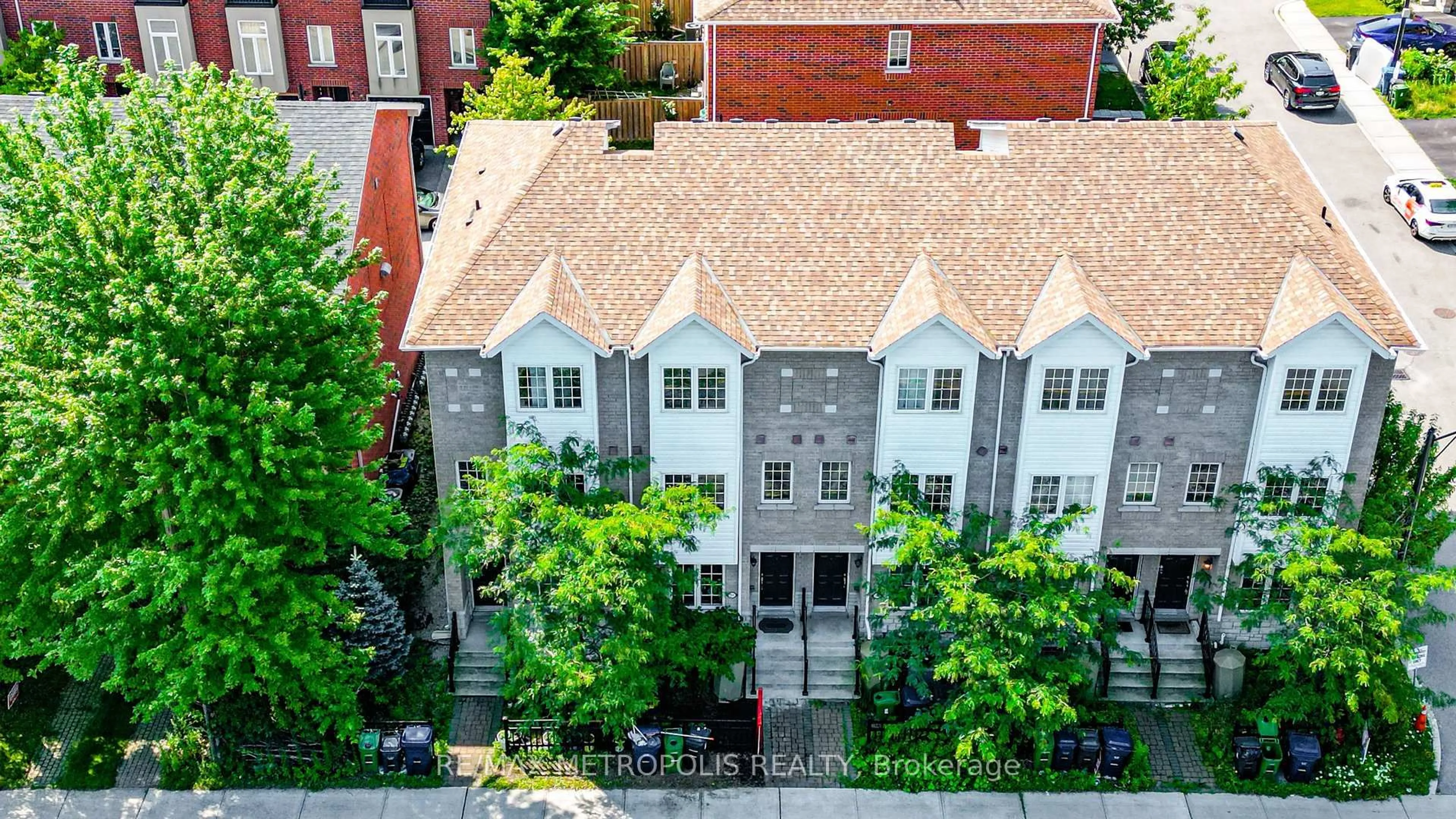 A pic from outside/outdoor area/front of a property/back of a property/a pic from drone, city buildings view from balcony for 3767B St Claire Ave, Toronto Ontario M1M 0C8