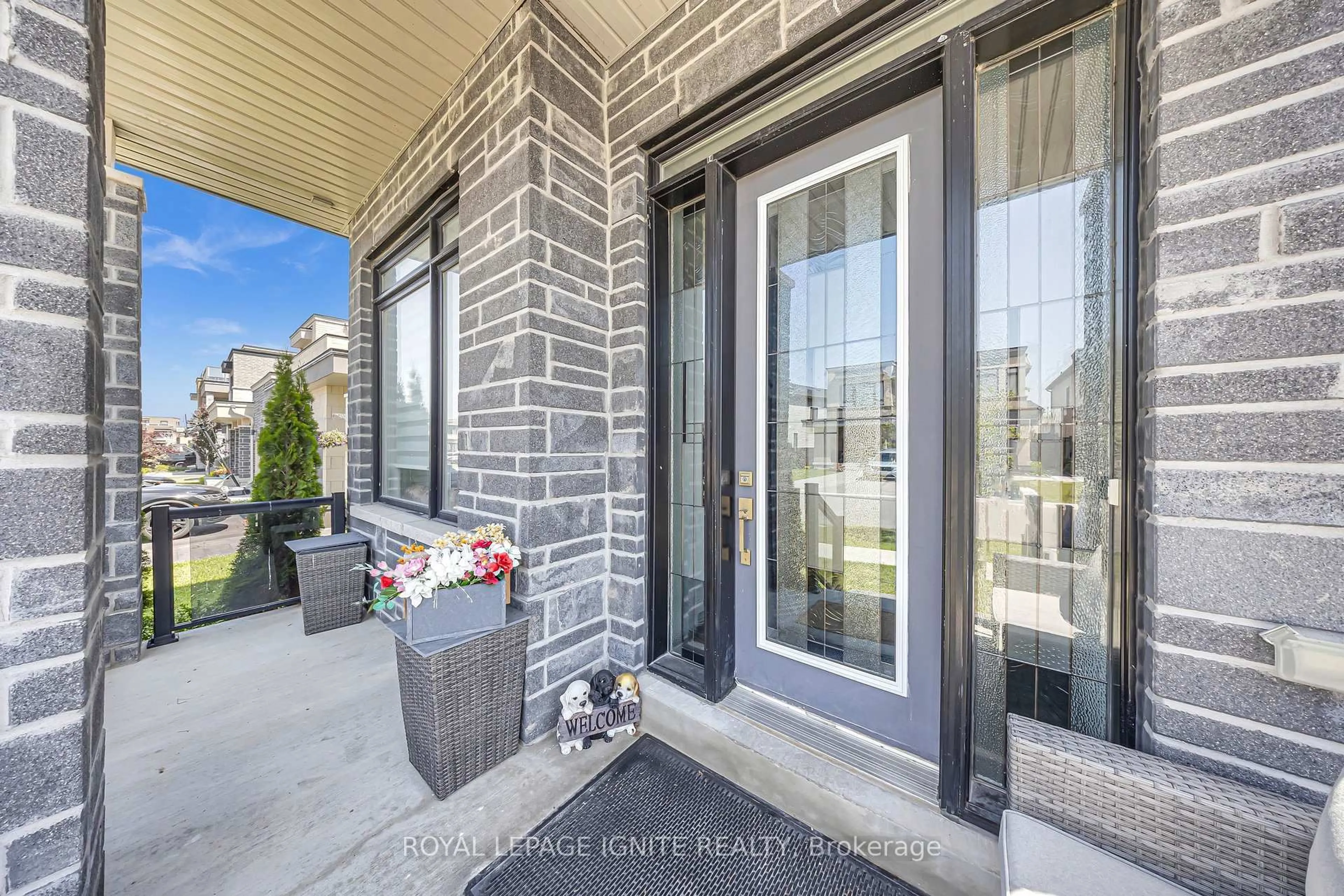Indoor entryway for 11 Larkin Lane, Clarington Ontario L1C 4A7