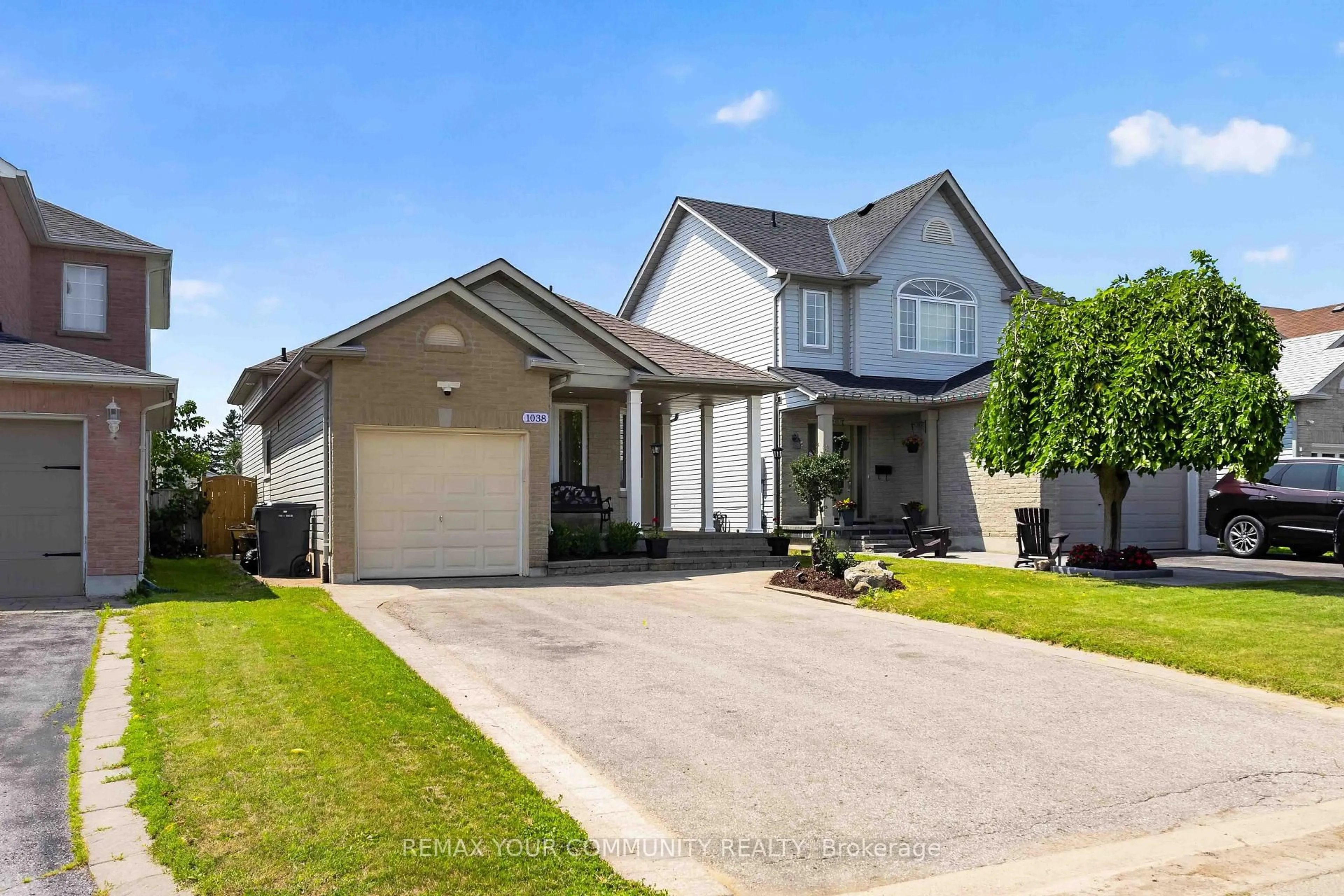 Home with vinyl exterior material, street for 1038 Grandlea Crt, Oshawa Ontario L1K 2N1