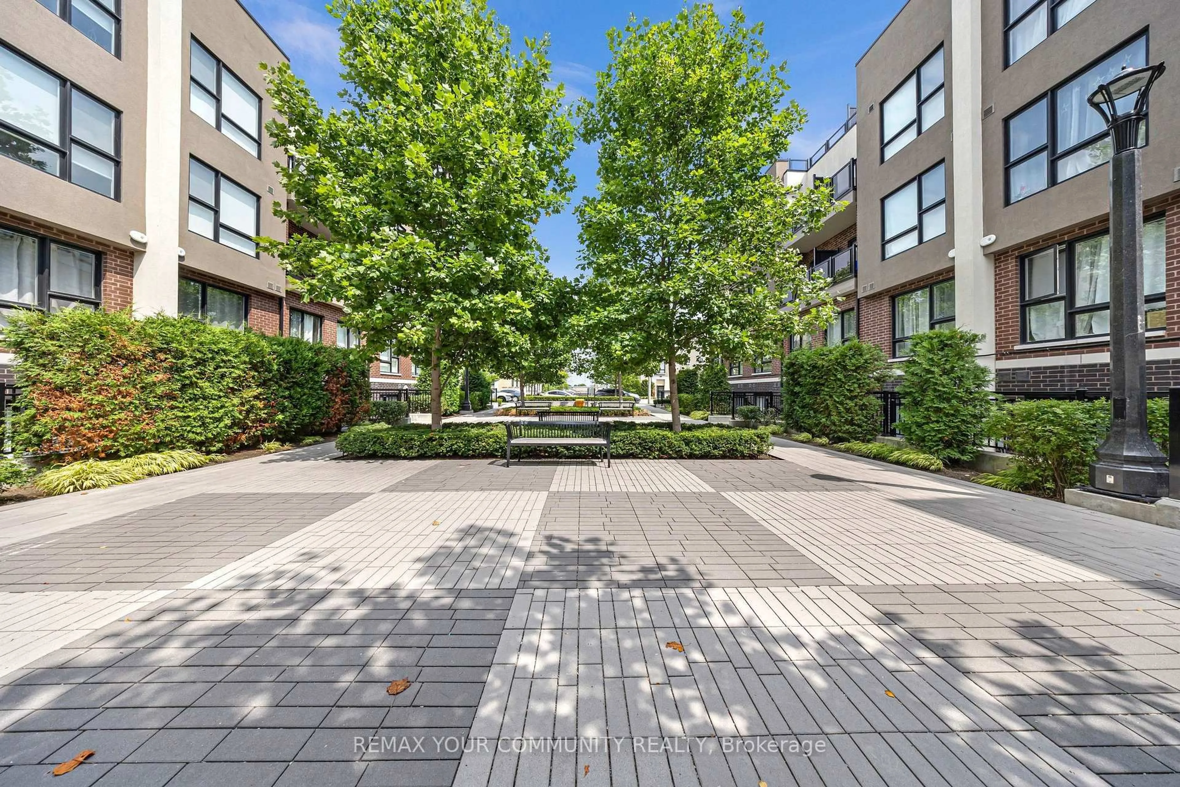 Patio, street for 500 Kingbird Grve #120, Toronto Ontario M1B 0E4