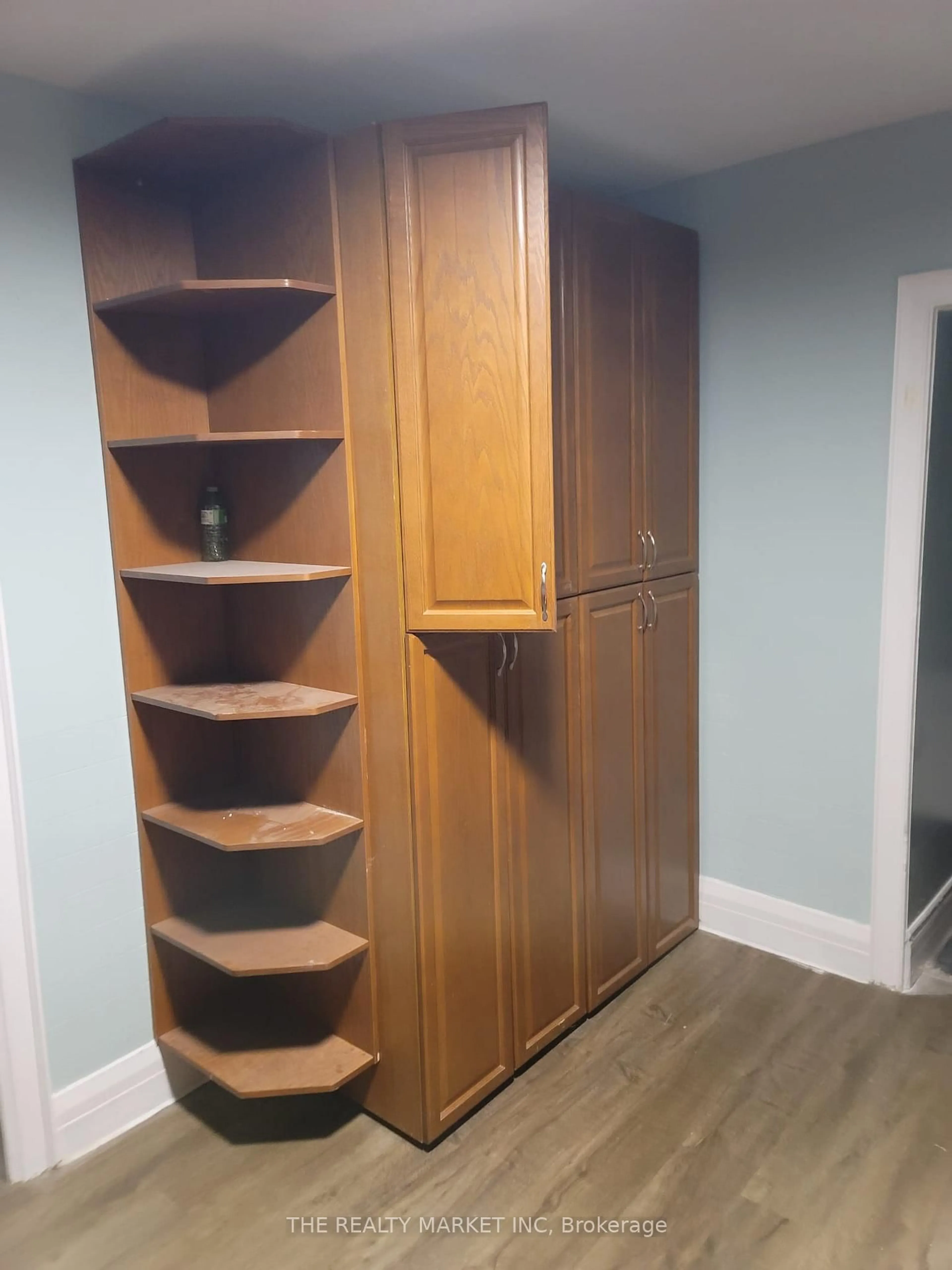Storage room or clothes room or walk-in closet for 287 Verdun Rd, Oshawa Ontario L1H 5T1
