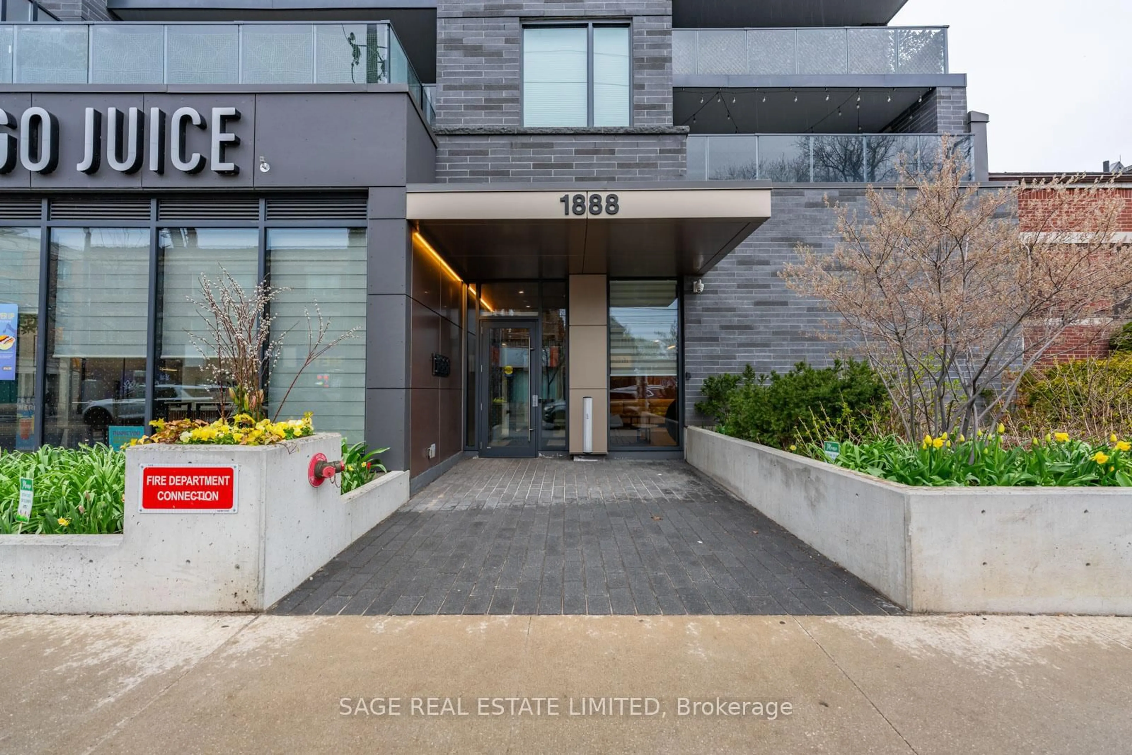 Indoor foyer for 1888 Queen St #206, Toronto Ontario M4L 1H3