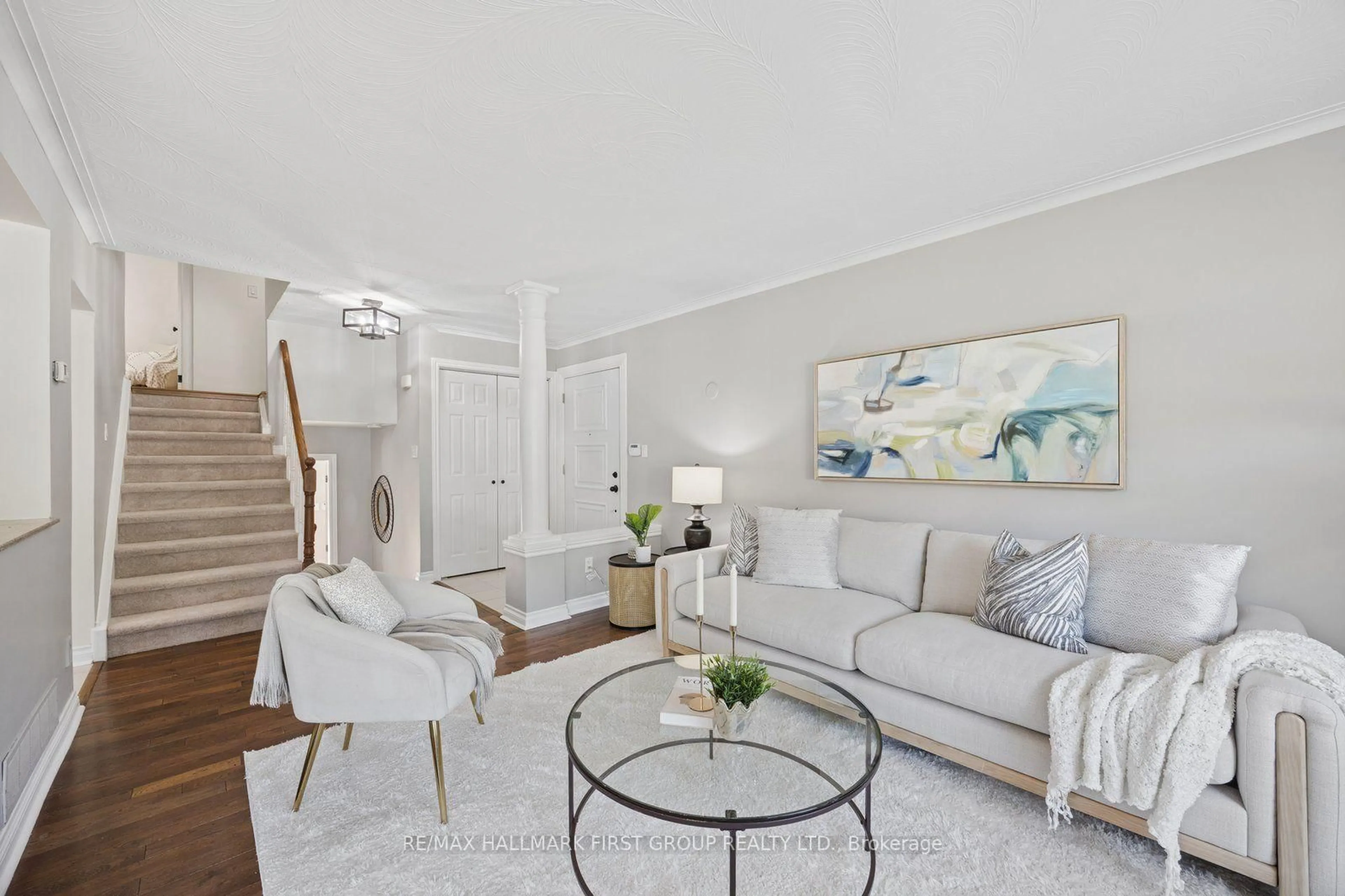 Living room with furniture, unknown for 263 Fairlawn Crt, Oshawa Ontario L1J 4R1
