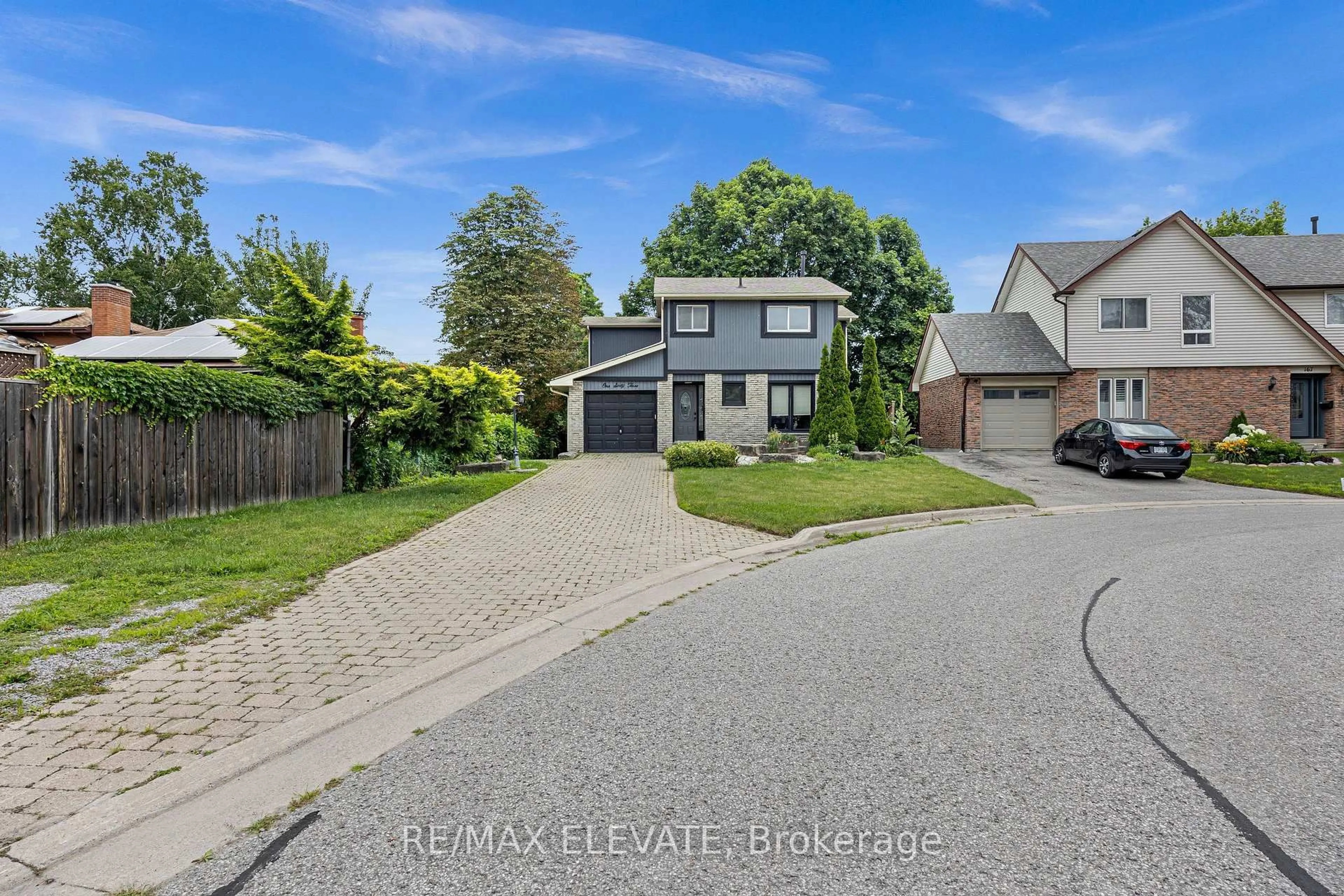 A pic from outside/outdoor area/front of a property/back of a property/a pic from drone, street for 163 Brunswick Crt, Oshawa Ontario L1H 7R6