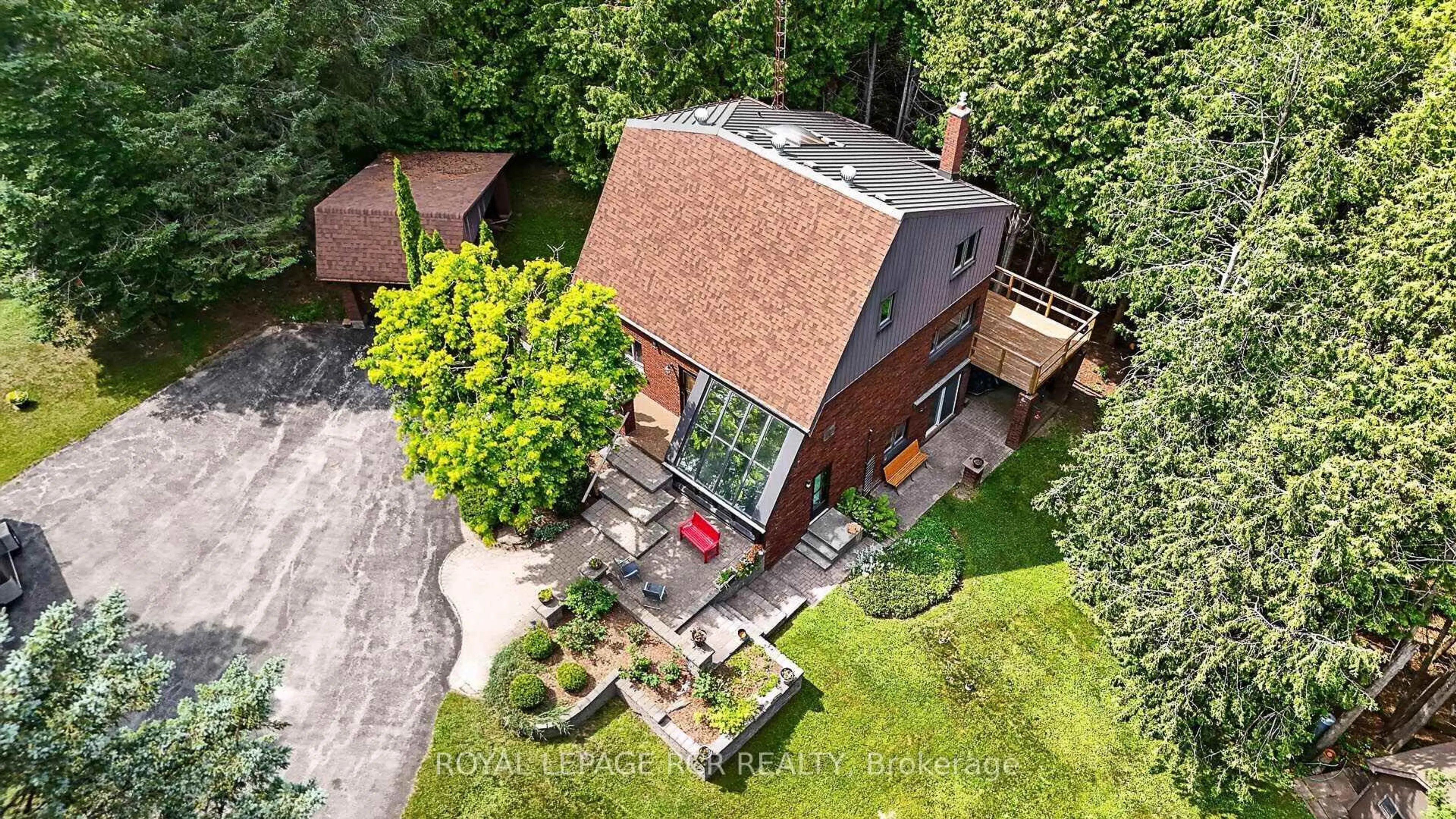 A pic from outside/outdoor area/front of a property/back of a property/a pic from drone, street for 502 Townline Rd, Scugog Ontario L0B 1A0