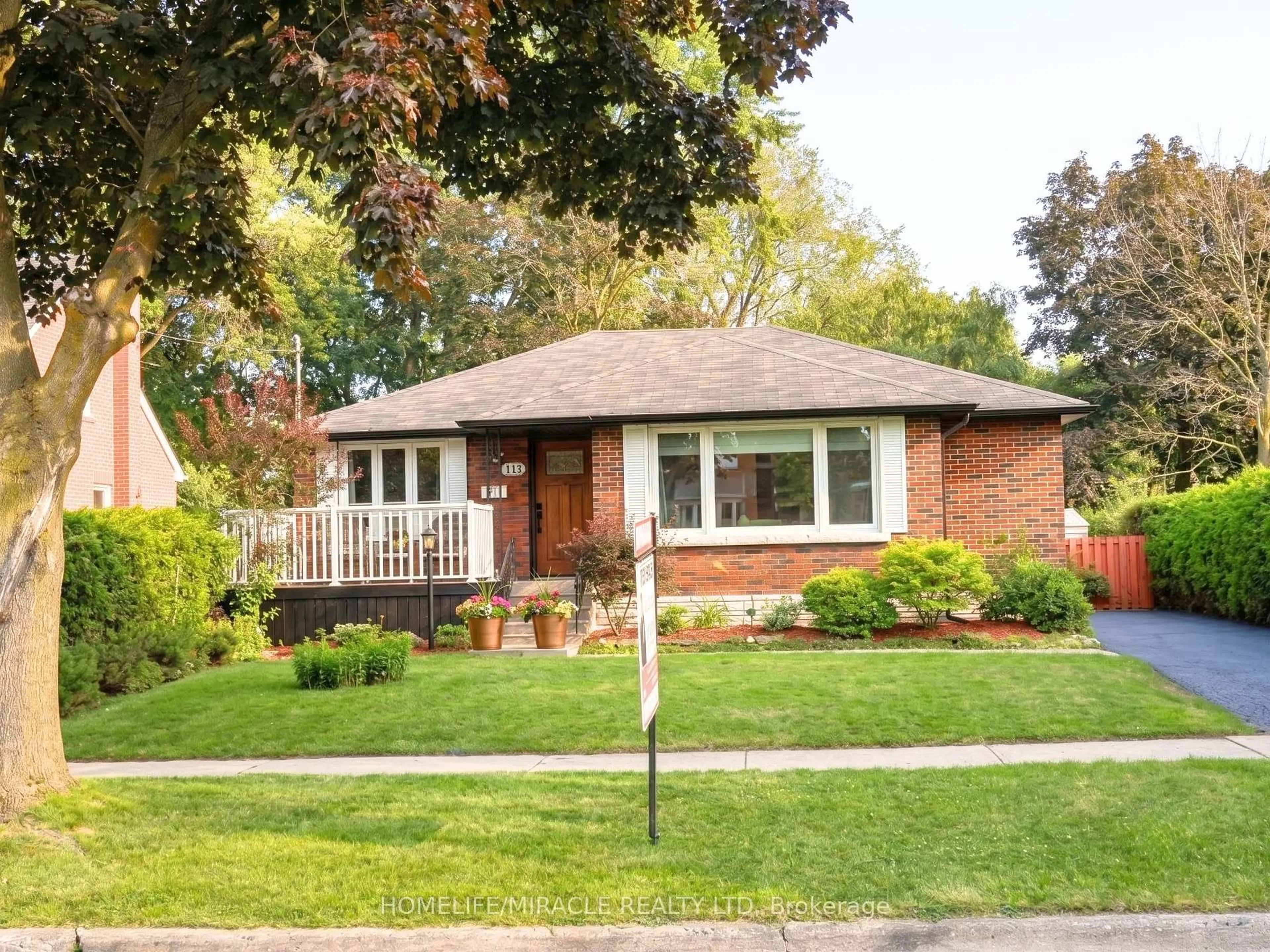 Home with brick exterior material, street for 113 Pontiac Ave, Oshawa Ontario L1G 3M1