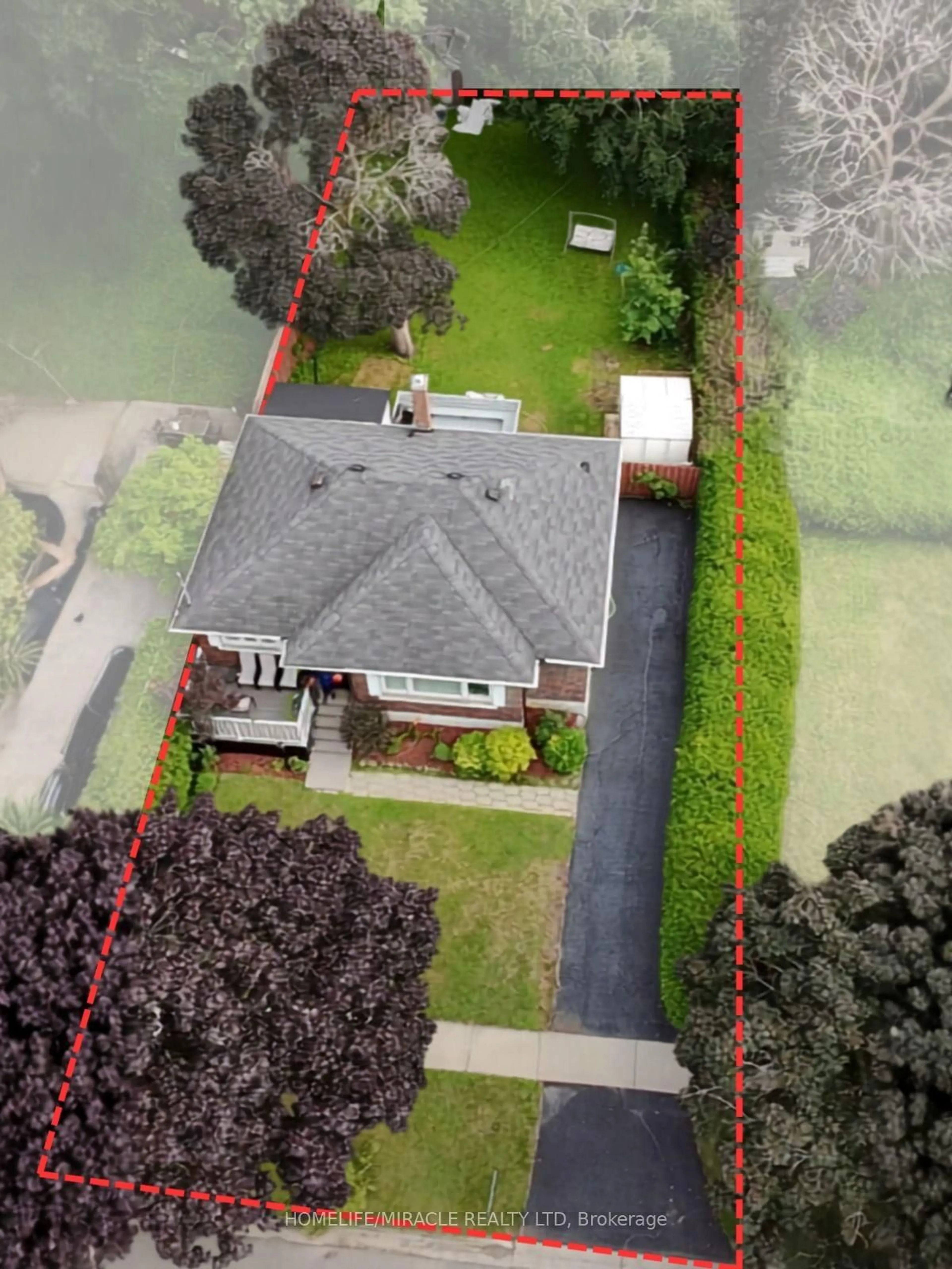 A pic from outside/outdoor area/front of a property/back of a property/a pic from drone, street for 113 Pontiac Ave, Oshawa Ontario L1G 3M1