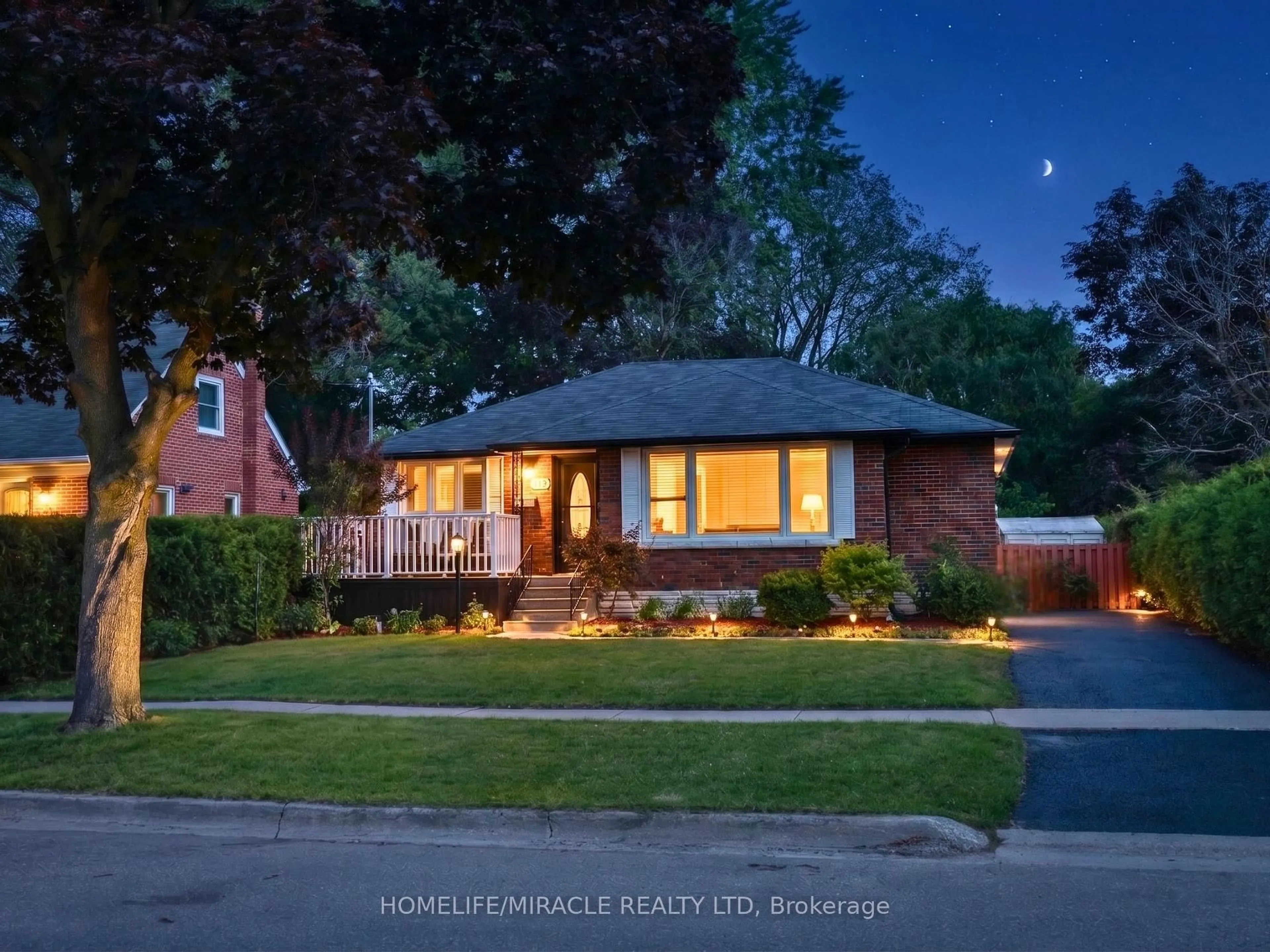 Home with brick exterior material, street for 113 Pontiac Ave, Oshawa Ontario L1G 3M1