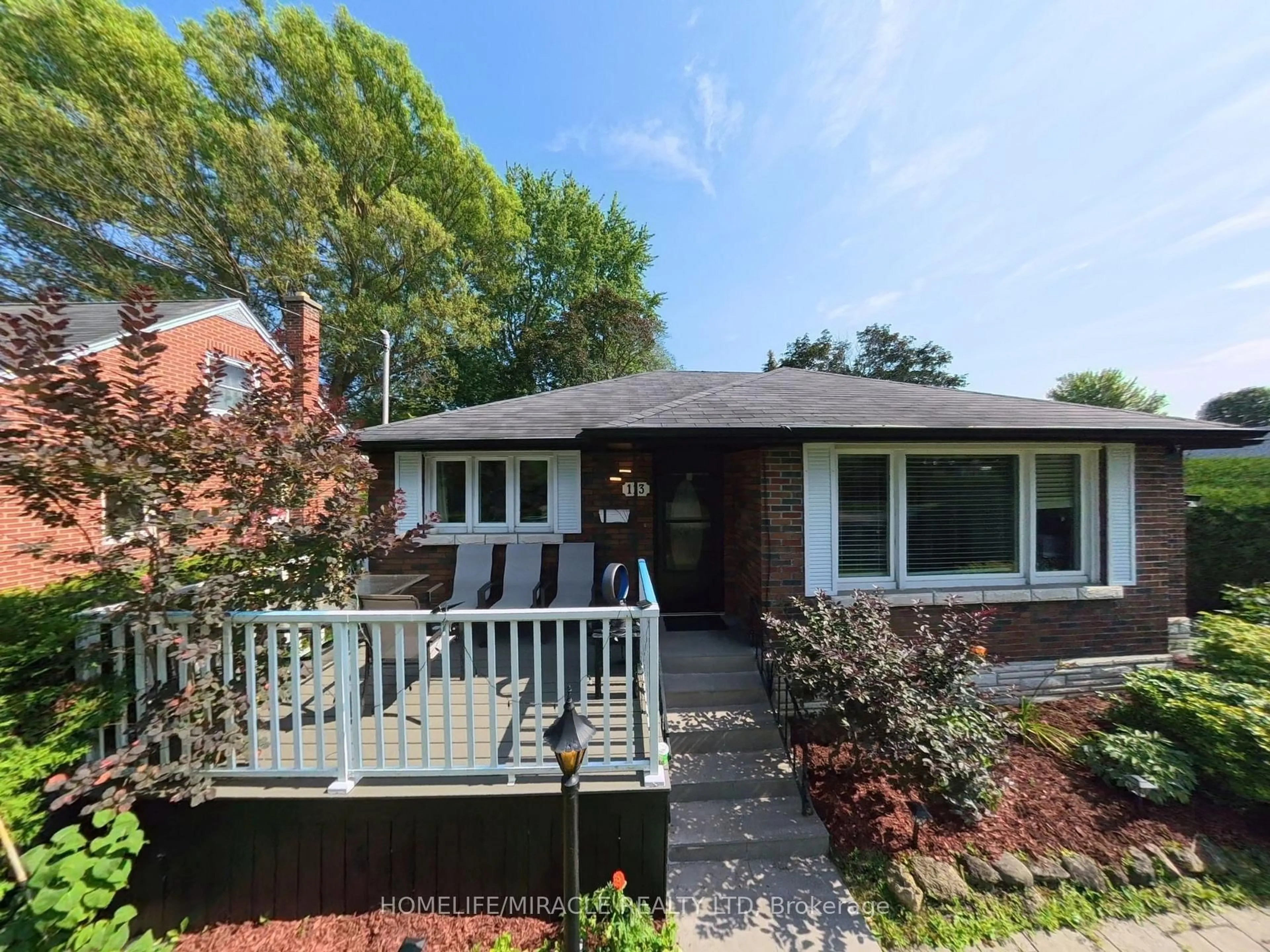 Home with brick exterior material, street for 113 Pontiac Ave, Oshawa Ontario L1G 3M1