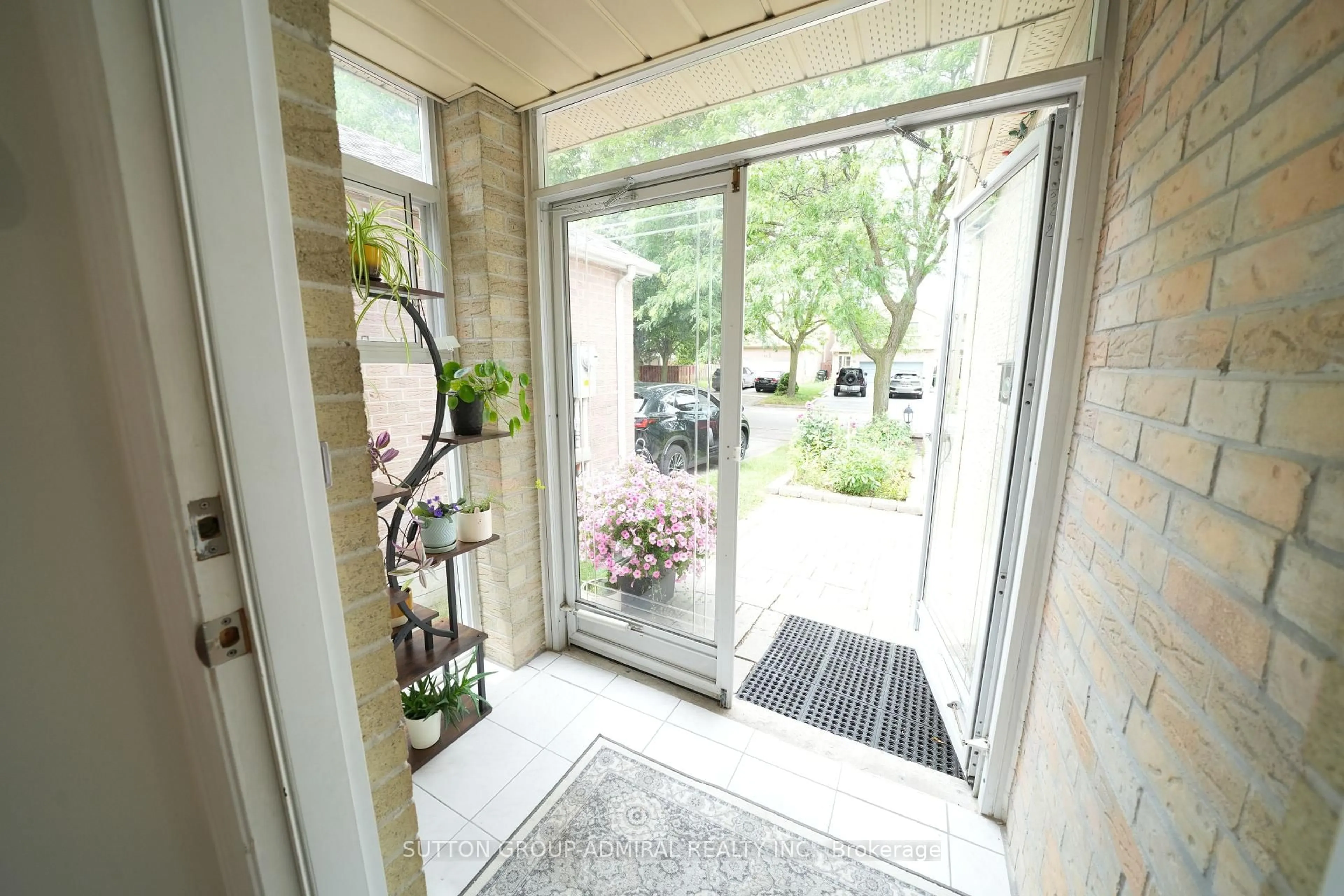 Indoor entryway for 33 Wilderness Dr, Toronto Ontario M1V 3P4