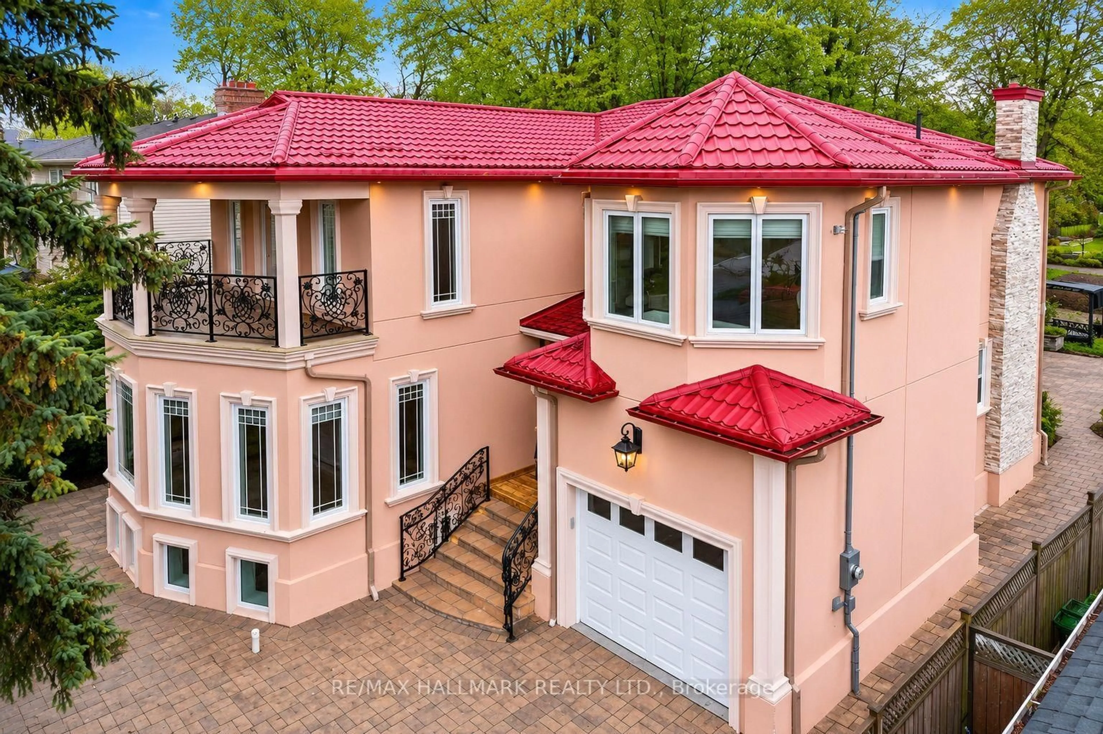 A pic from outside/outdoor area/front of a property/back of a property/a pic from drone, street for 32 Orchard Park Dr, Toronto Ontario M1E 3T7