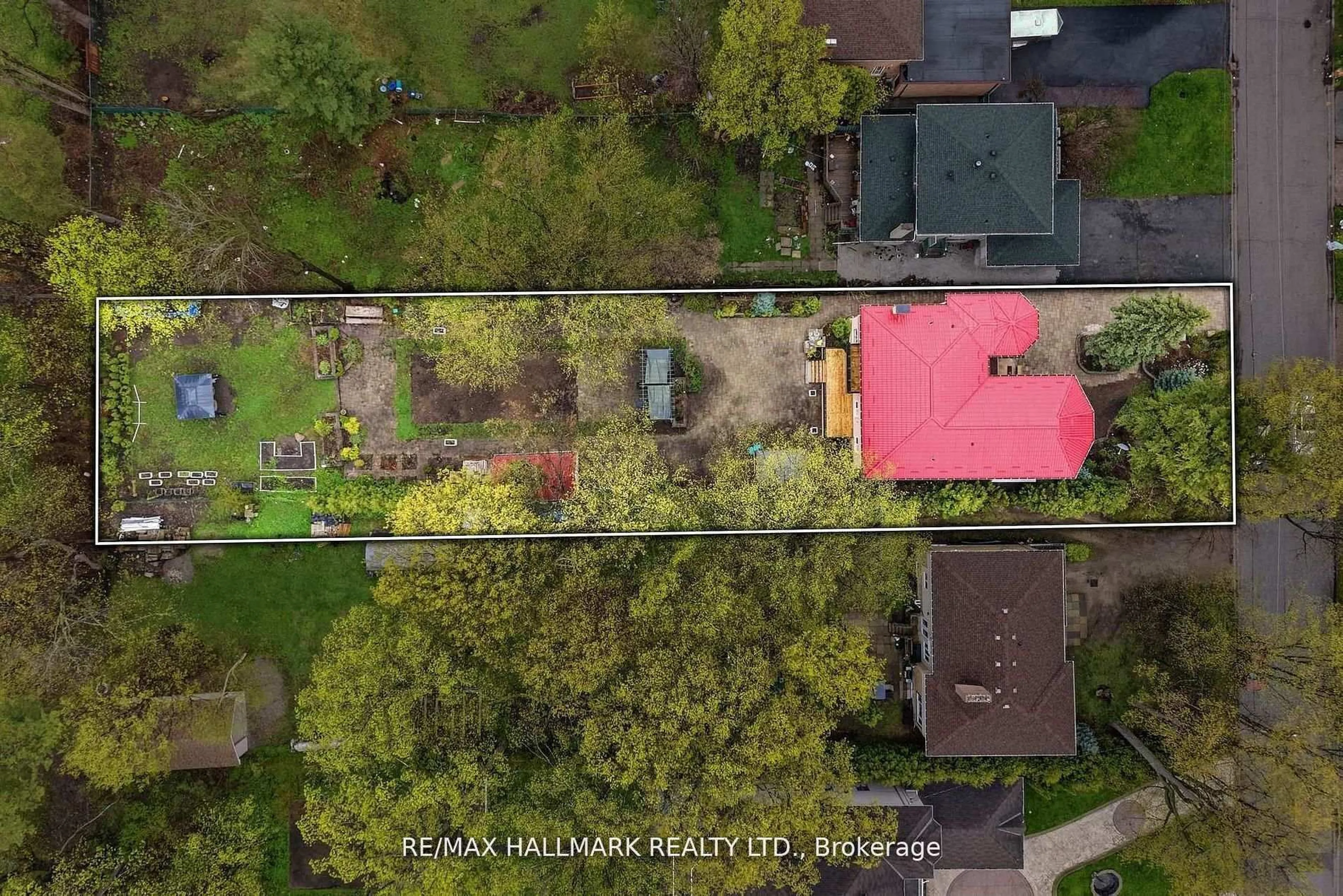 A pic from outside/outdoor area/front of a property/back of a property/a pic from drone, unknown for 32 Orchard Park Dr, Toronto Ontario M1E 3T7