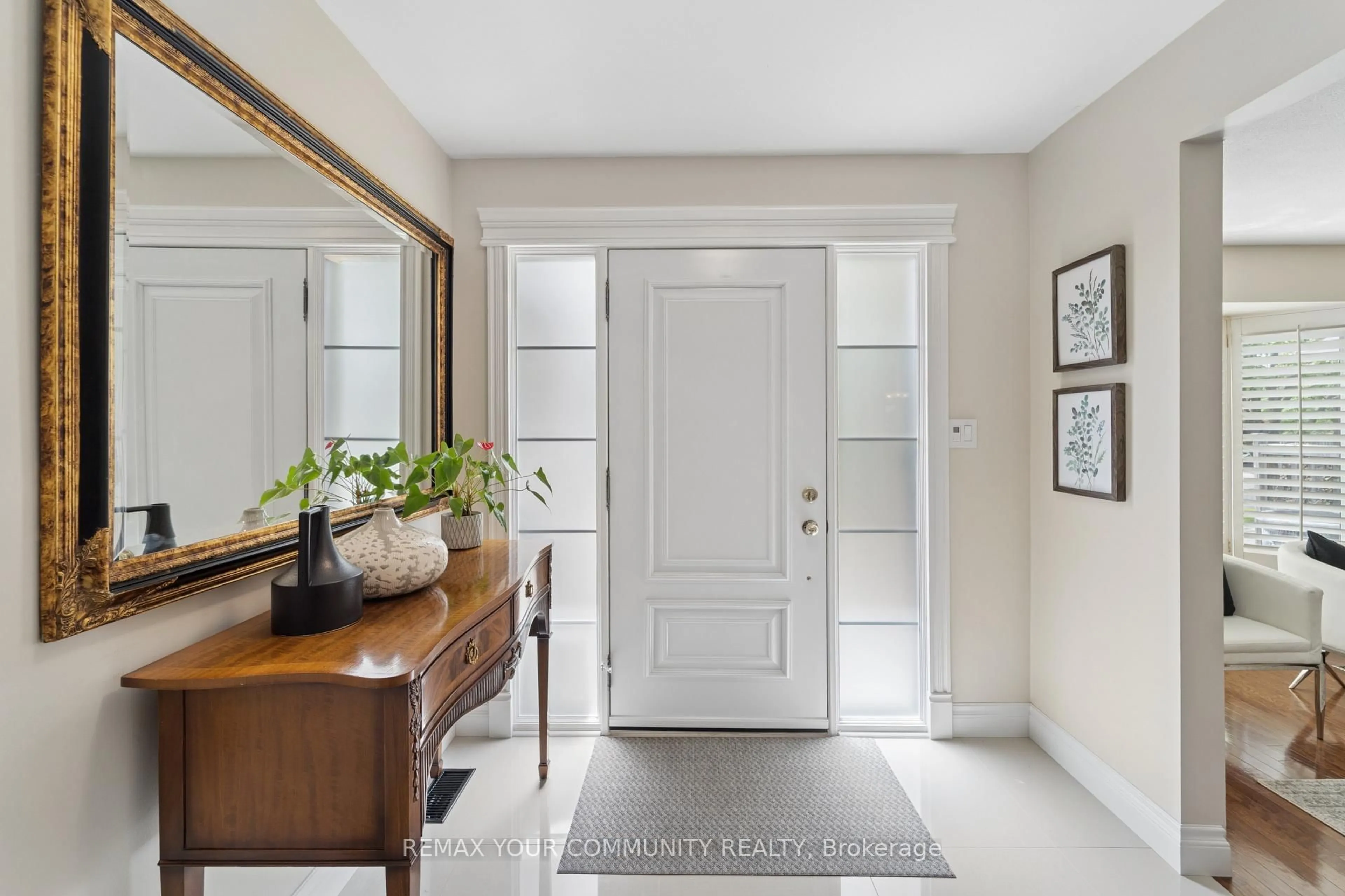 Indoor entryway for 5 Carriage Lane, Clarington Ontario L1E 1J9