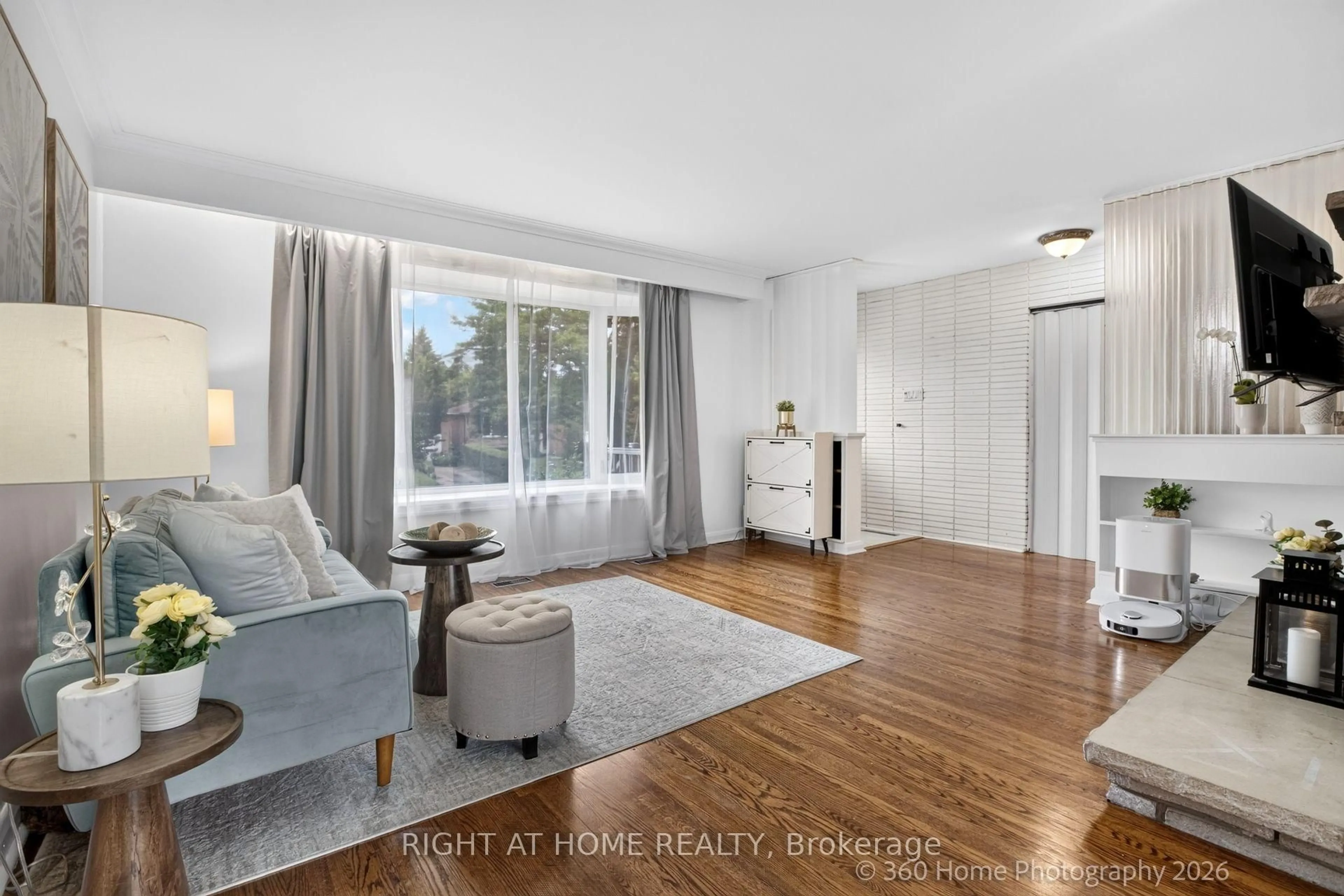 Living room with furniture, unknown for 100 Perivale Cres, Toronto Ontario M1J 2C3