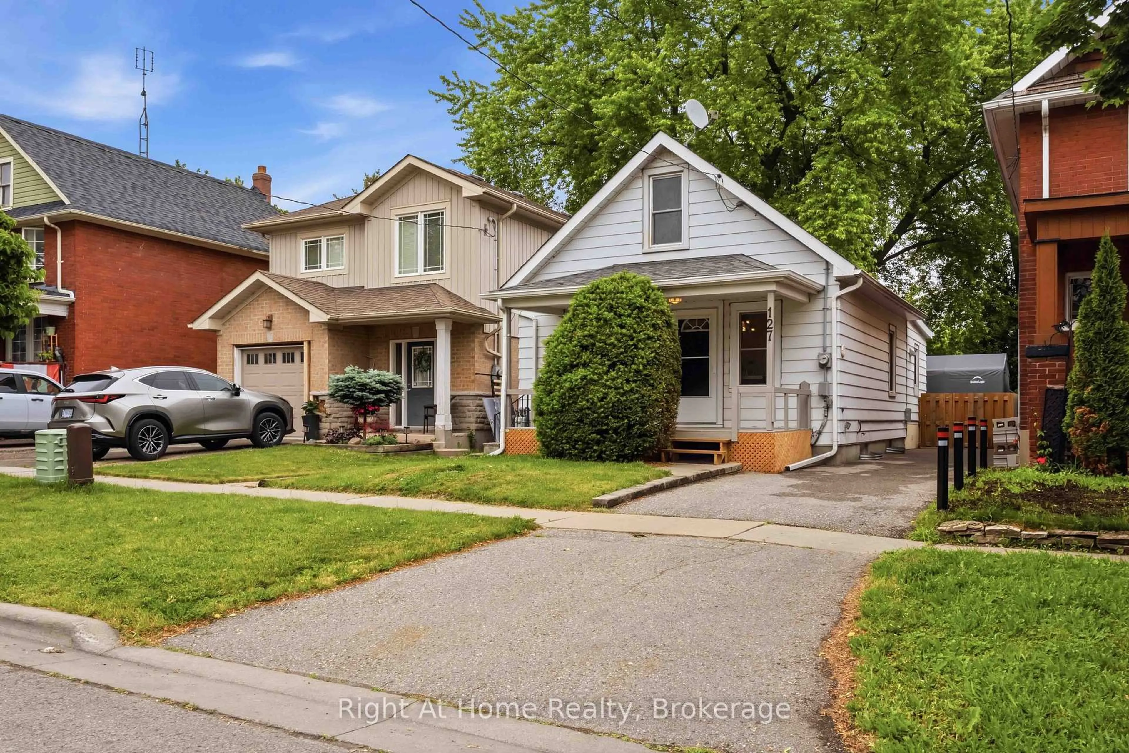 Home with brick exterior material, street for 127 Montrave Ave, Oshawa Ontario L1J 4R6