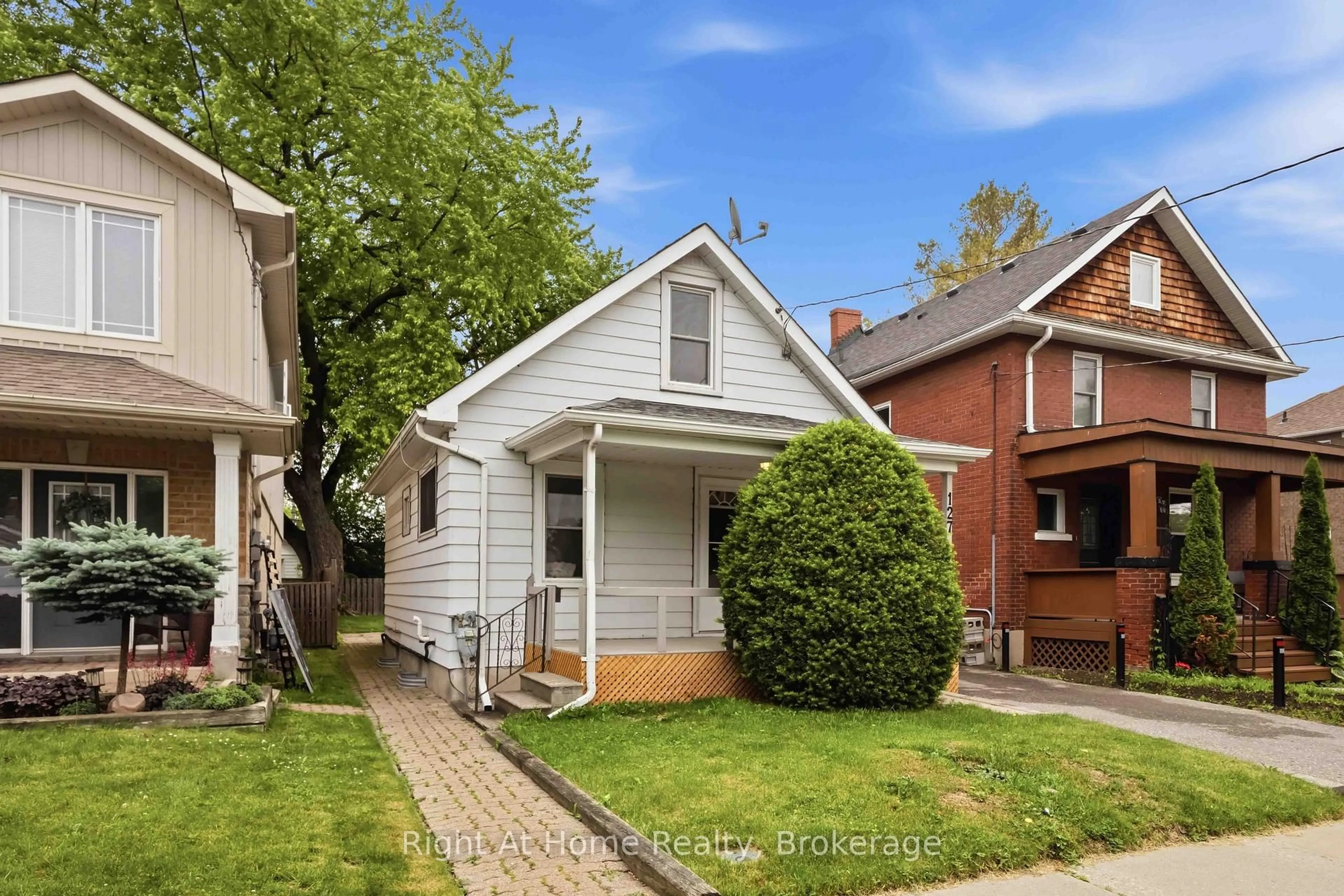 Home with brick exterior material, street for 127 Montrave Ave, Oshawa Ontario L1J 4R6