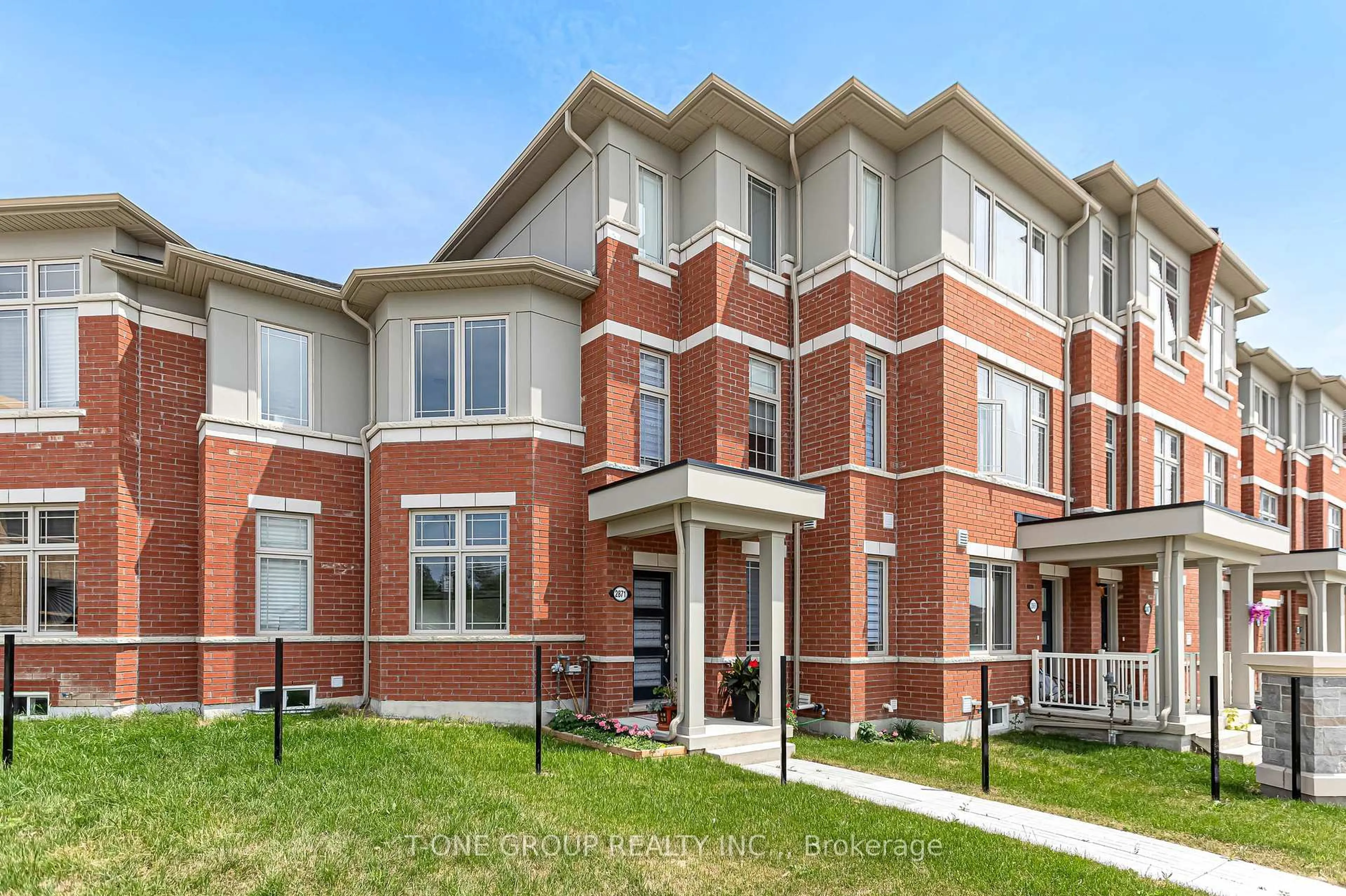 Home with brick exterior material, building for 2871 Whites Rd, Pickering Ontario L1X 0P3