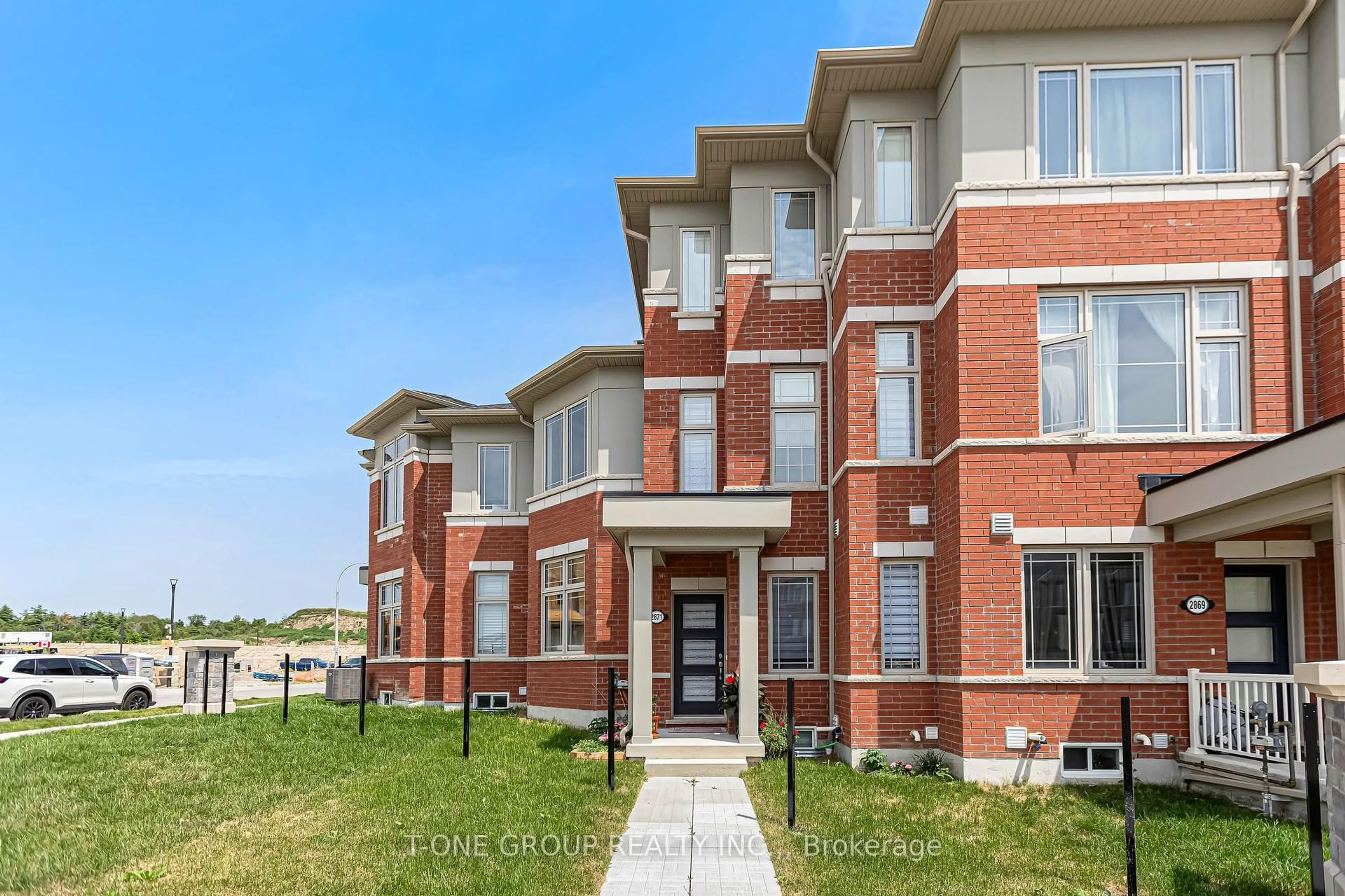Home with brick exterior material, street for 2871 Whites Rd, Pickering Ontario L1X 0P3