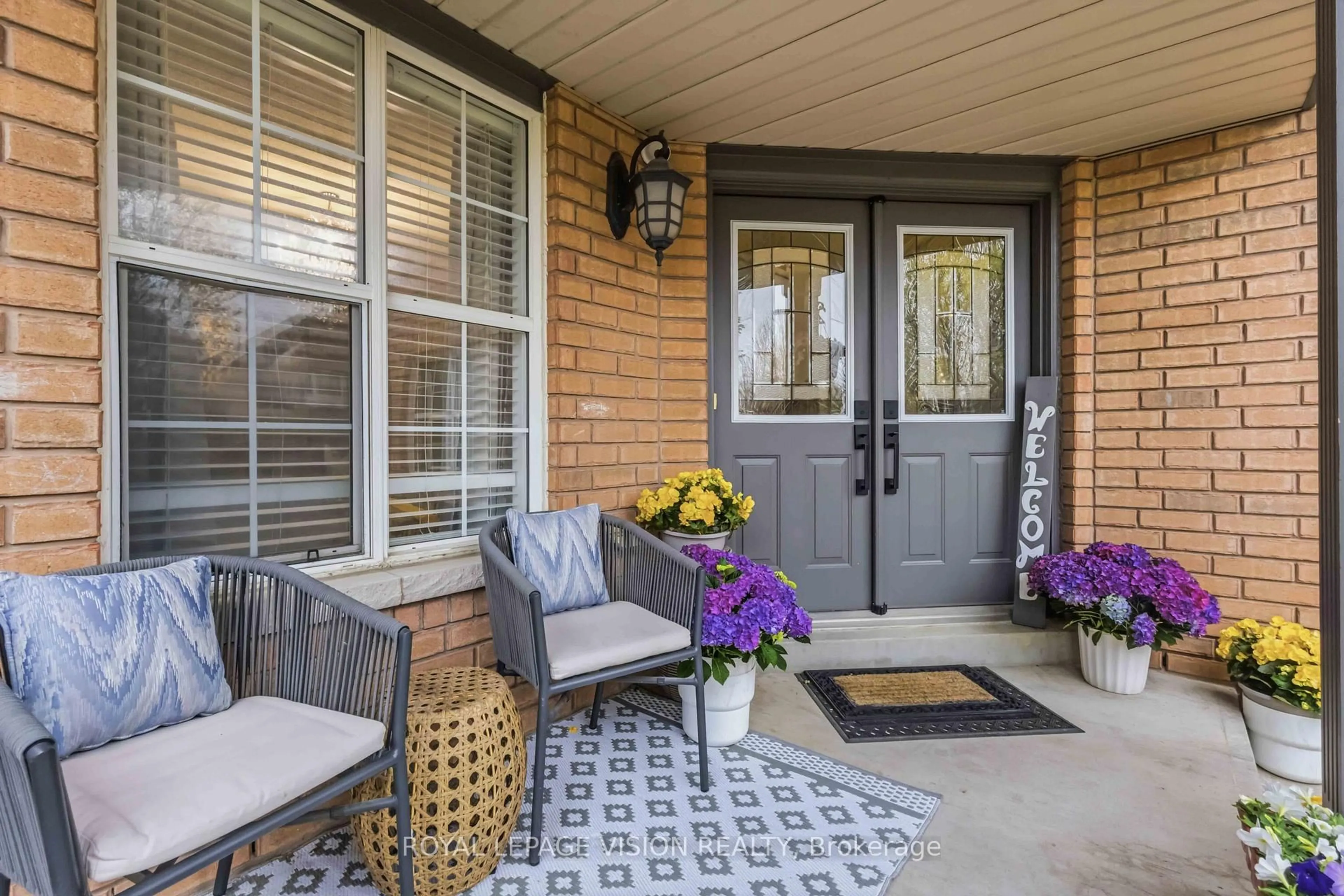 Indoor entryway for 55 Medland Ave, Whitby Ontario L1P 1S7