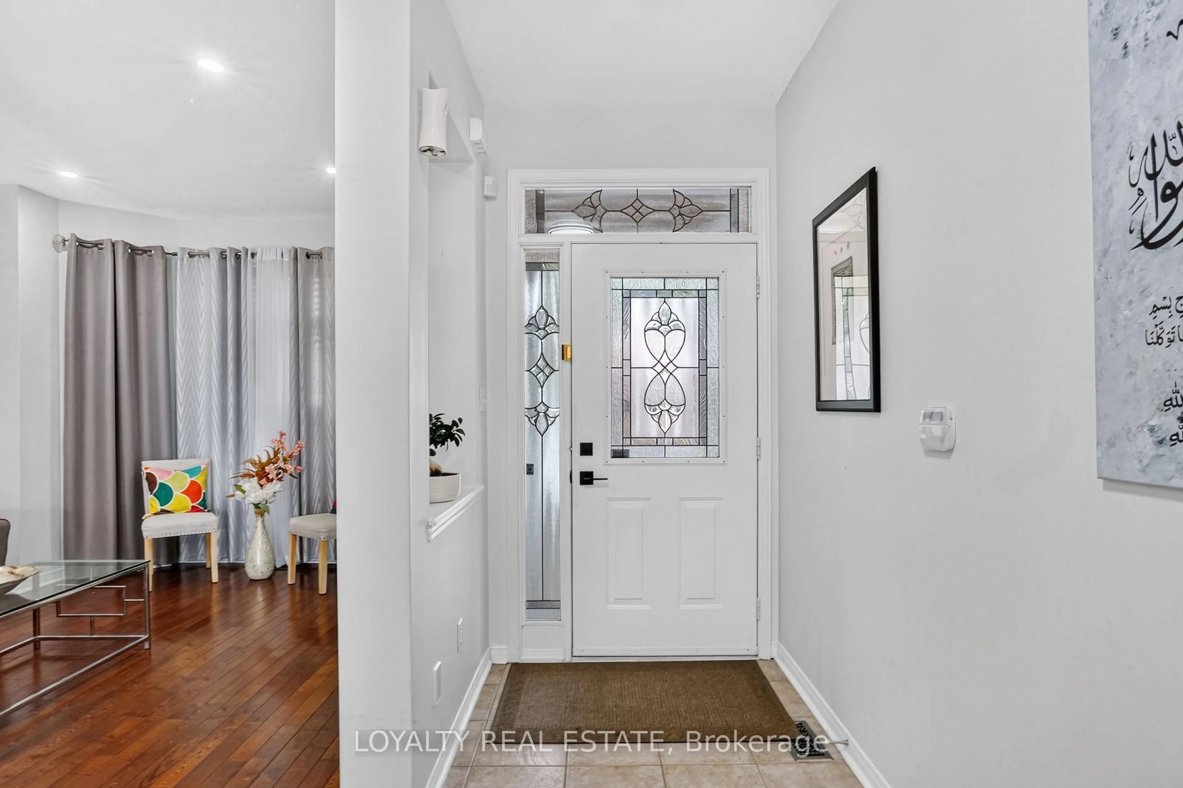 Indoor entryway for 5 Southam St, Ajax Ontario L1Z 1R6