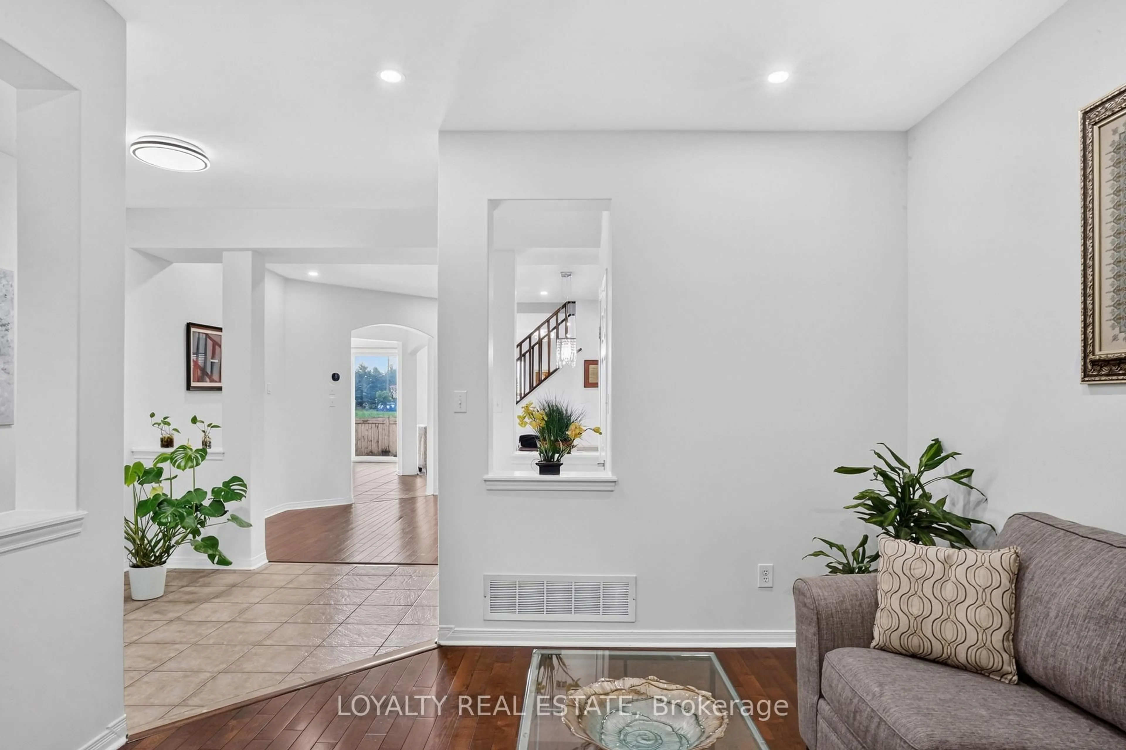 Indoor entryway for 5 Southam St, Ajax Ontario L1Z 1R6