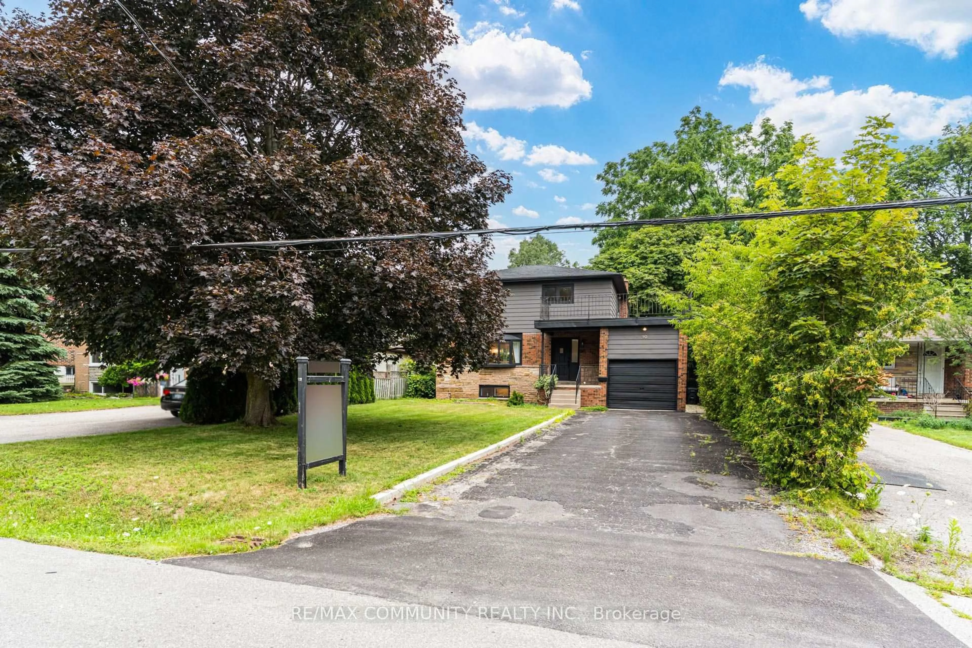A pic from outside/outdoor area/front of a property/back of a property/a pic from drone, street for 90 Euclid Ave, Toronto Ontario M1C 1J9