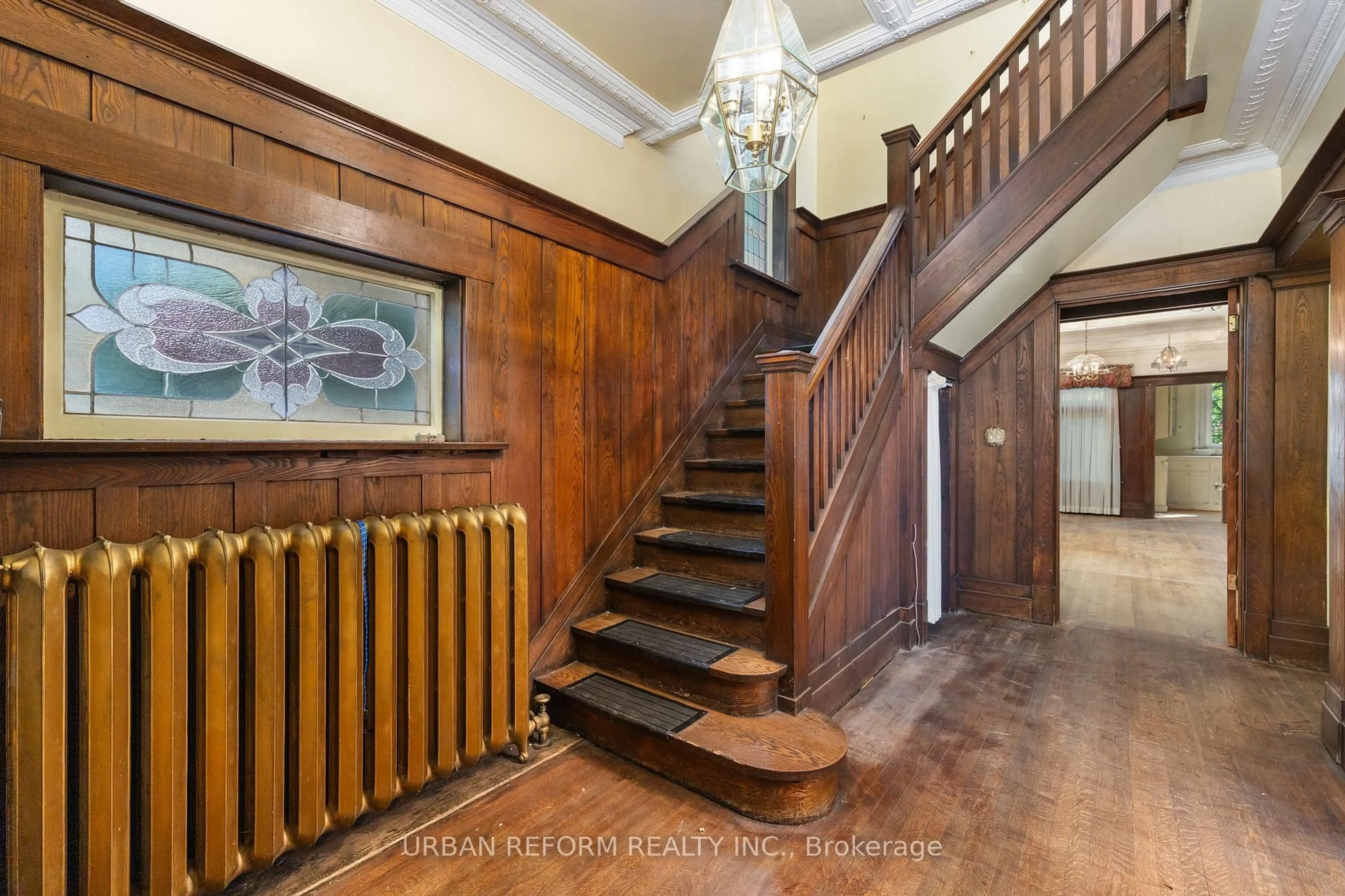 Indoor foyer for 197 De Grassi St, Toronto Ontario M4M 2K8