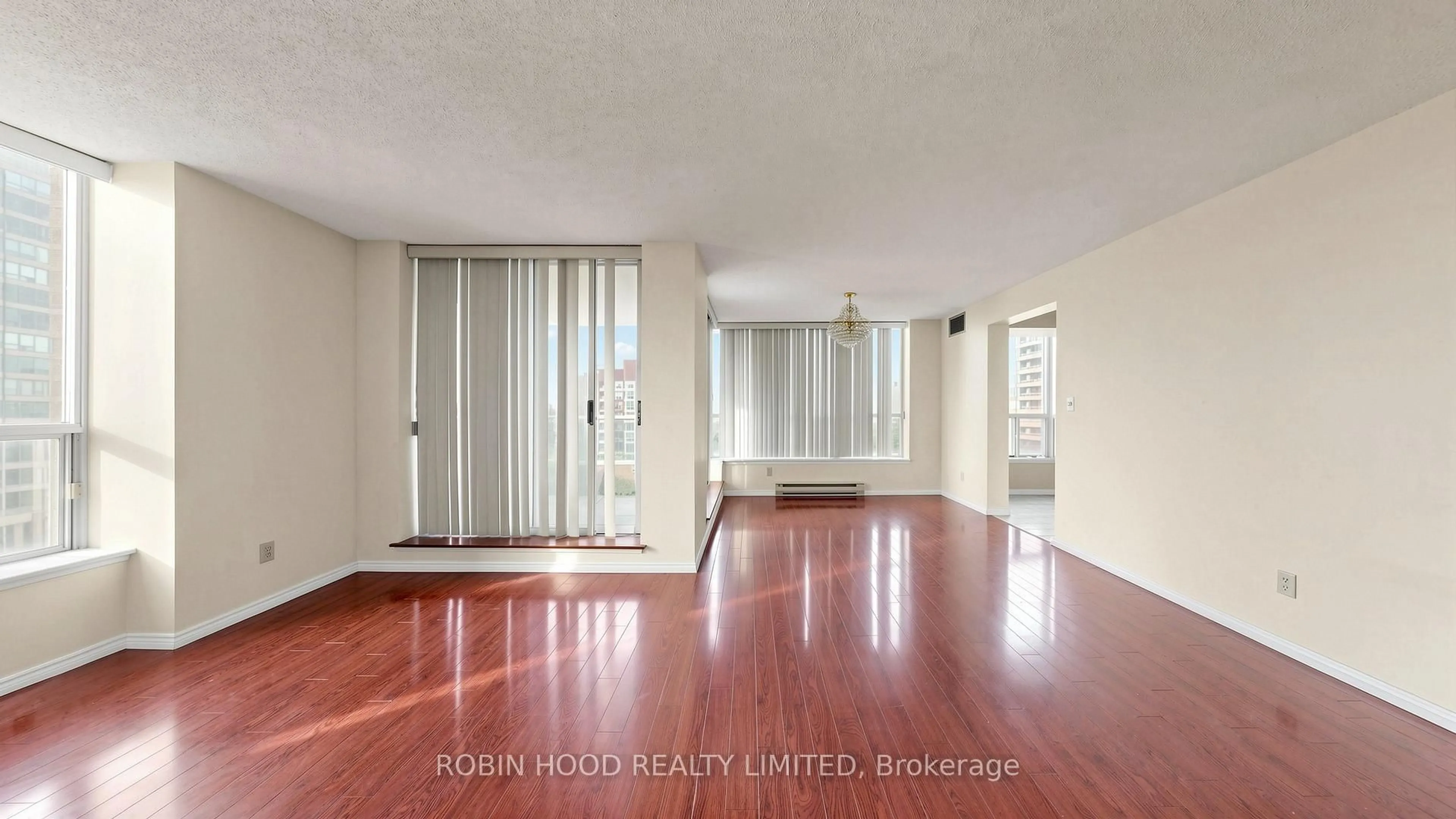 Indoor foyer for 400 Mclevin Ave #603, Toronto Ontario M1B 5J4