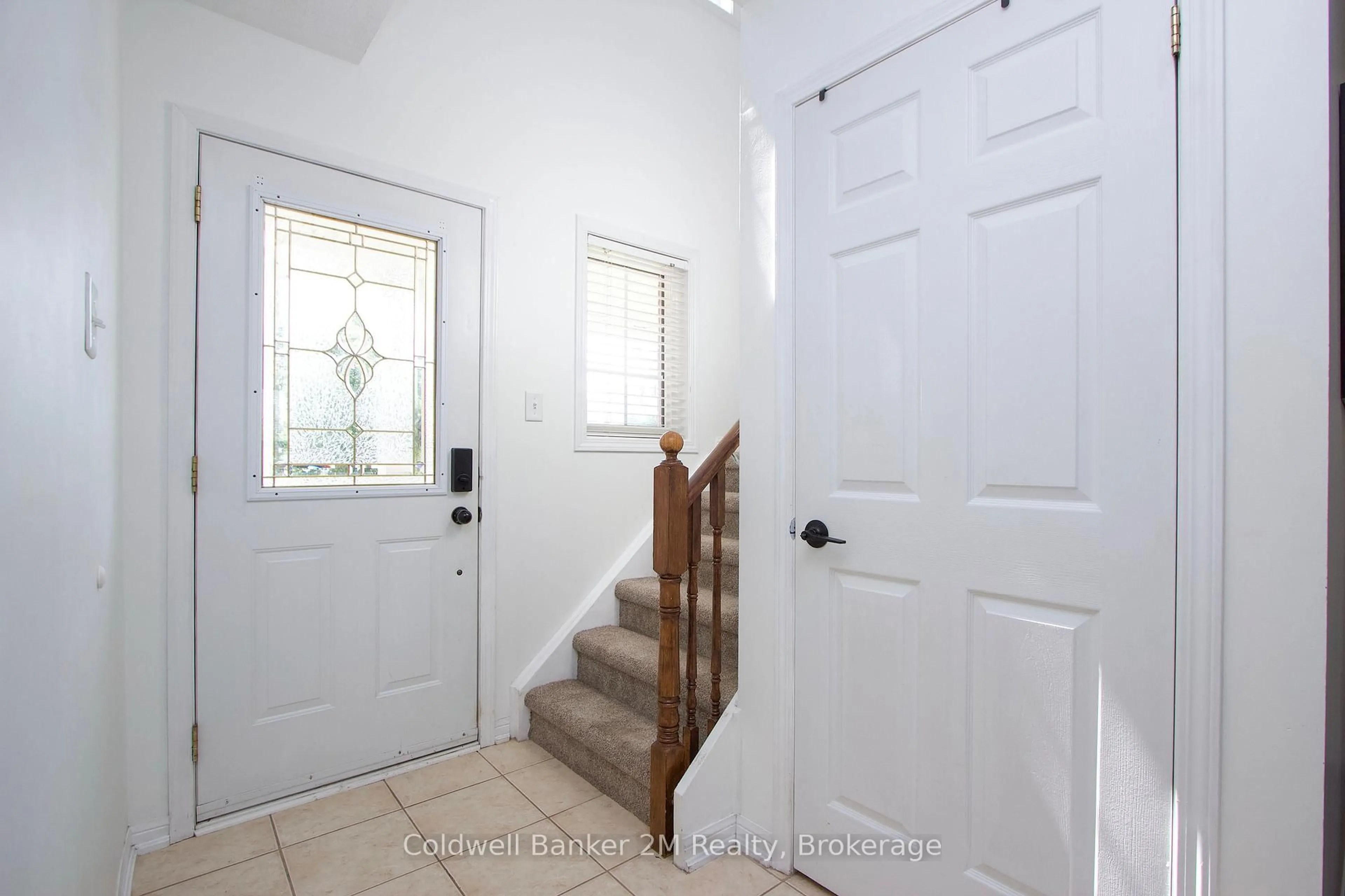 Indoor entryway for 10 Eldad Dr, Clarington Ontario L1C 5L1
