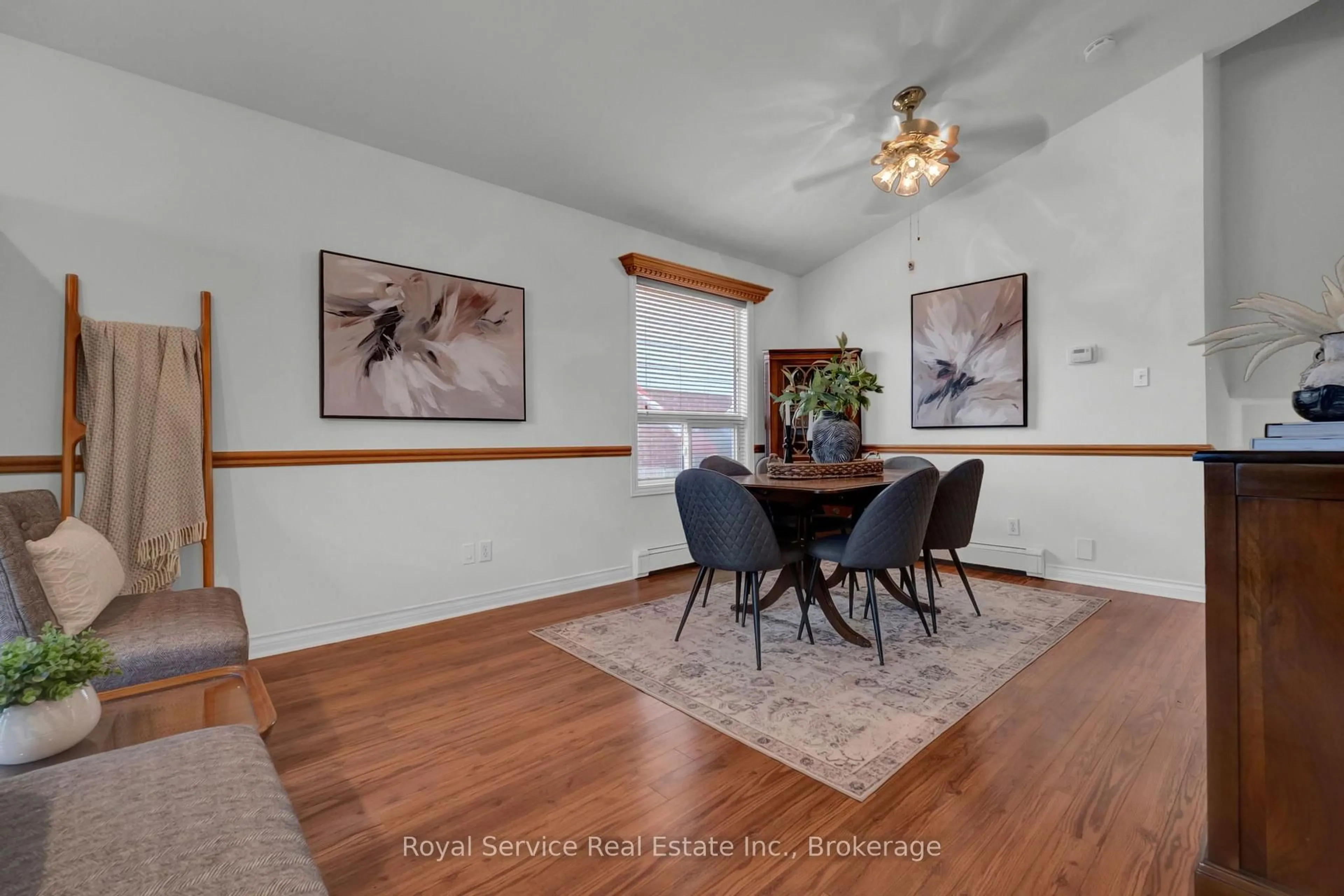 Dining room, wood/laminate floor for 33 Mallory St, Clarington Ontario L1E 2B4