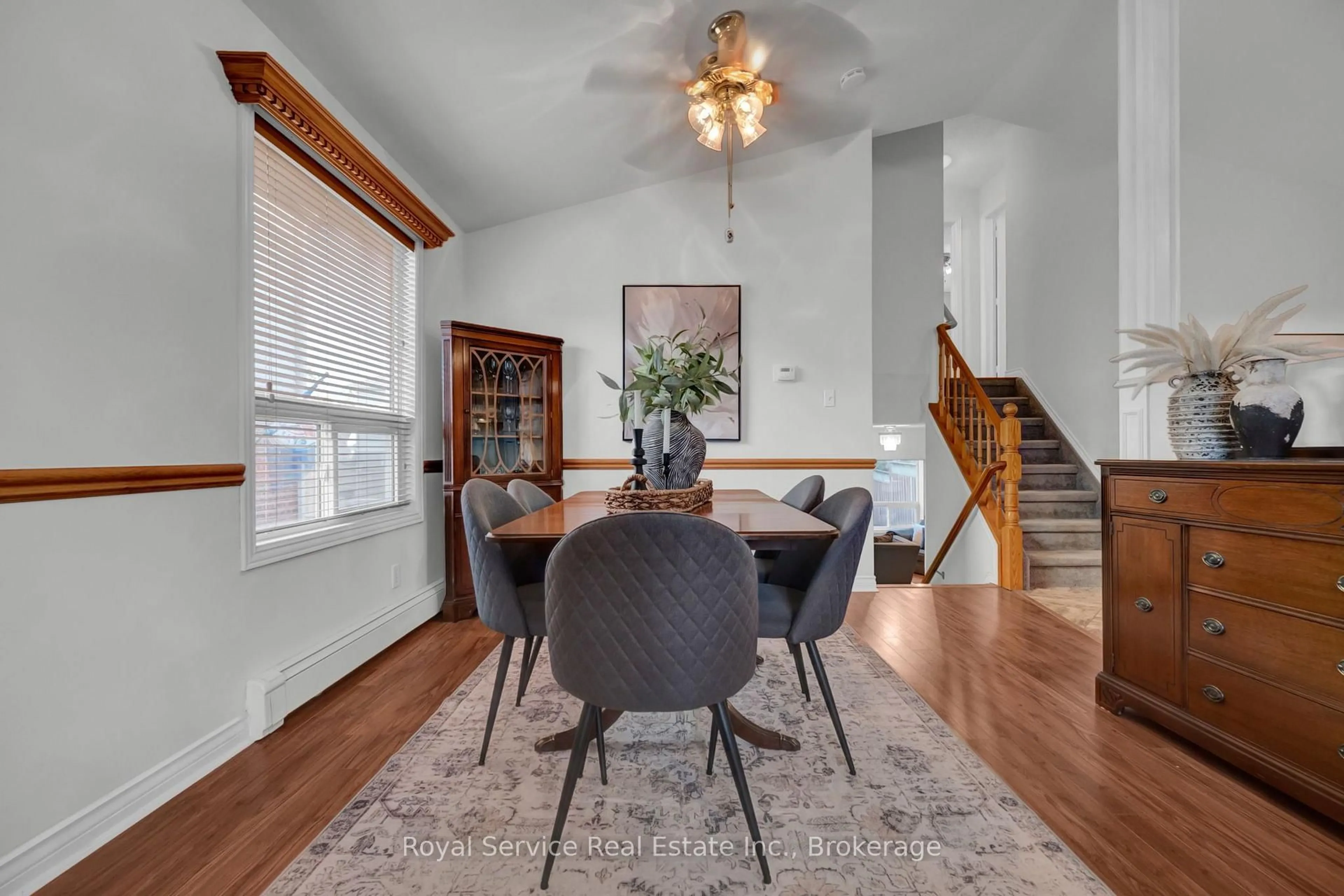 Dining room, wood/laminate floor for 33 Mallory St, Clarington Ontario L1E 2B4