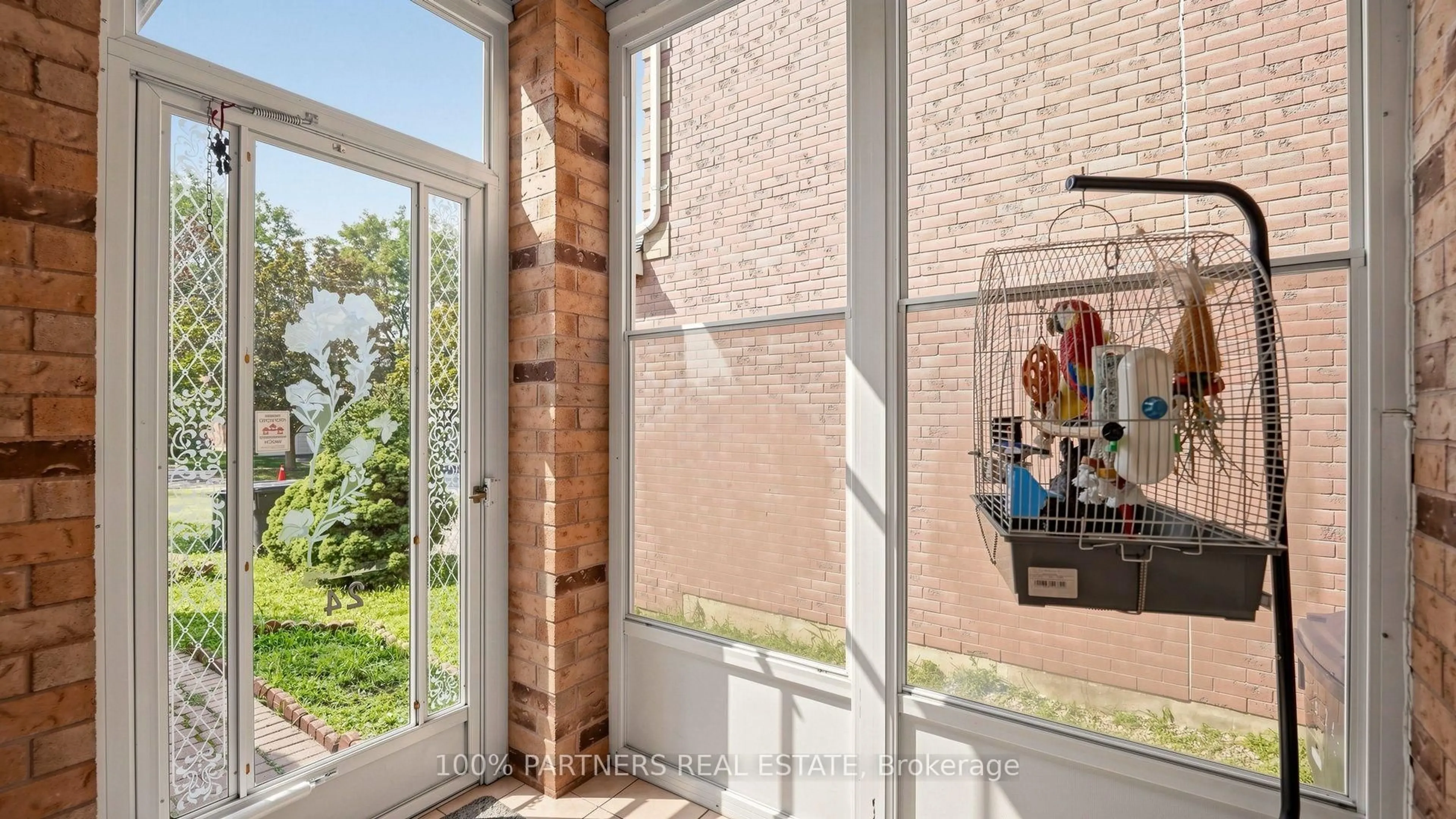 Indoor entryway for 24 Cascaden St, Toronto Ontario M1V 5L7
