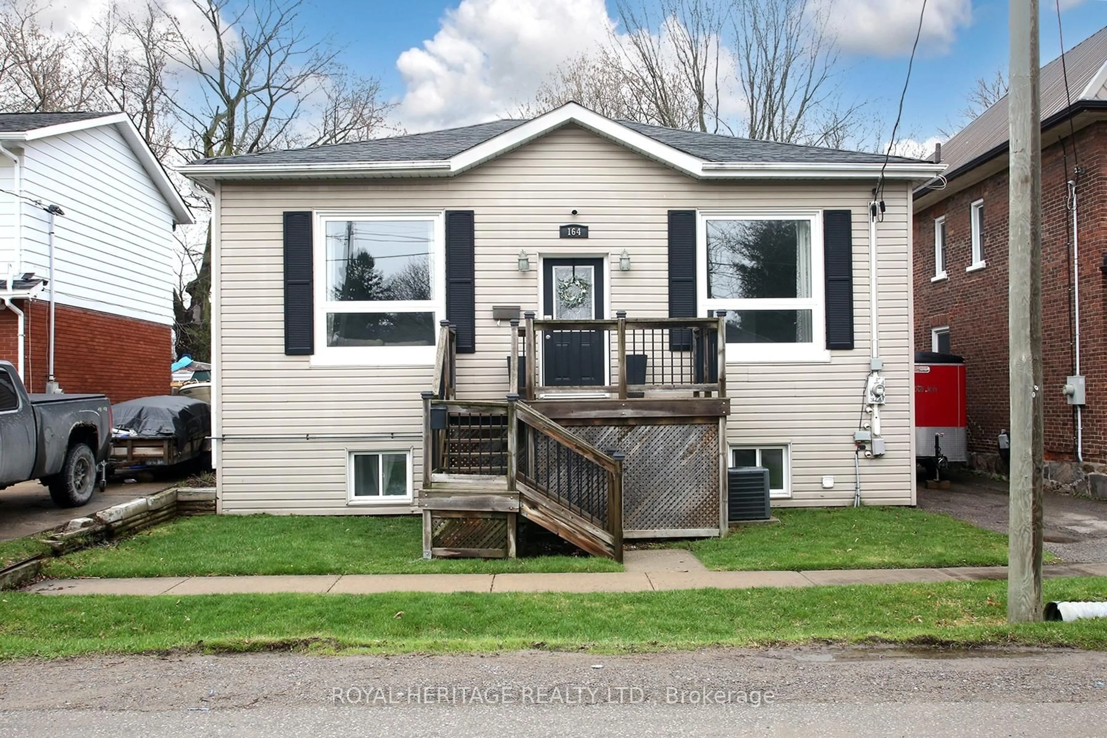 Home with vinyl exterior material, street for 164 Kings Hill Lane, Clarington Ontario L1C 1R8