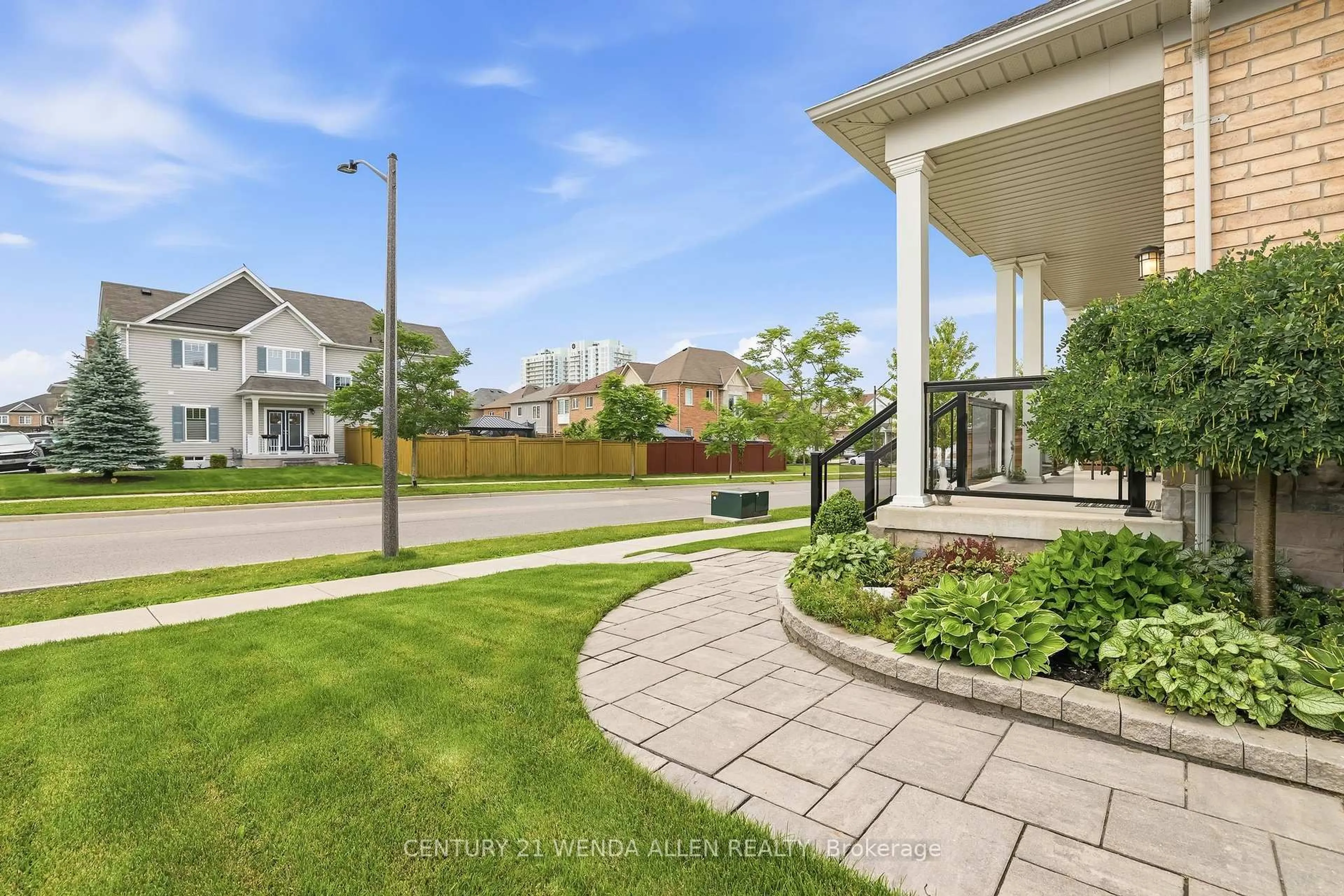 A pic from outside/outdoor area/front of a property/back of a property/a pic from drone, street for 2 Rushlands Cres, Whitby Ontario L1R 0M7