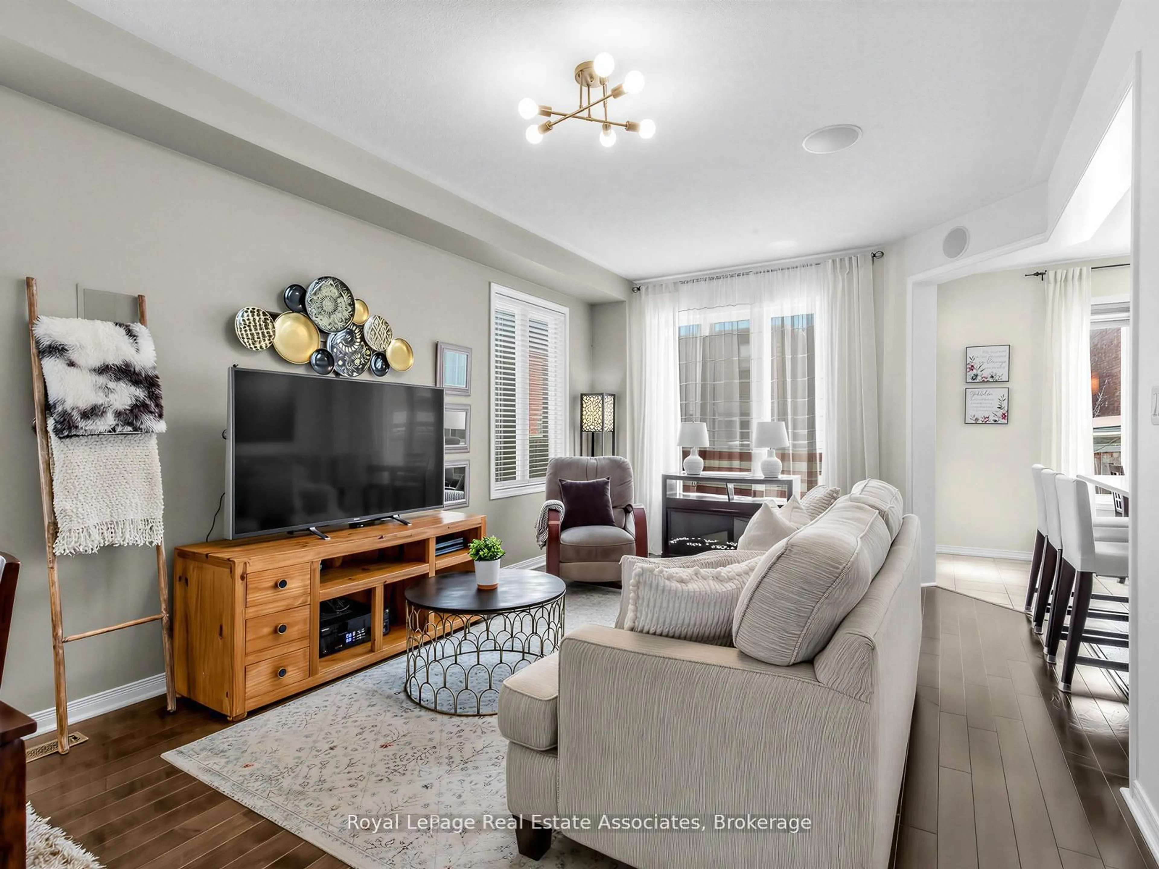 Living room with furniture, unknown for 1529 Winville Rd, Pickering Ontario L1X 0B8