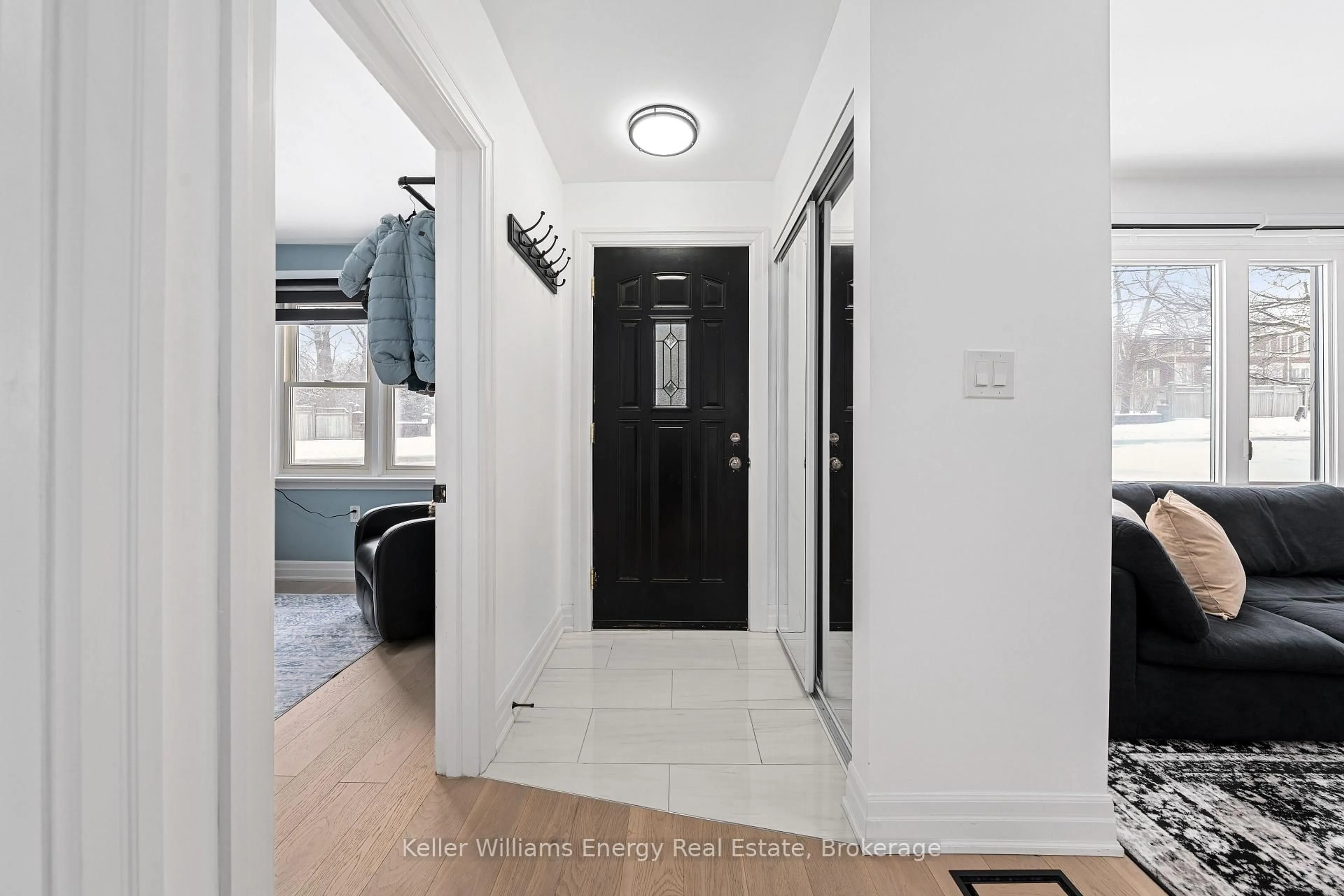 Indoor foyer for 267 Liberty St, Clarington Ontario L1C 3Y6