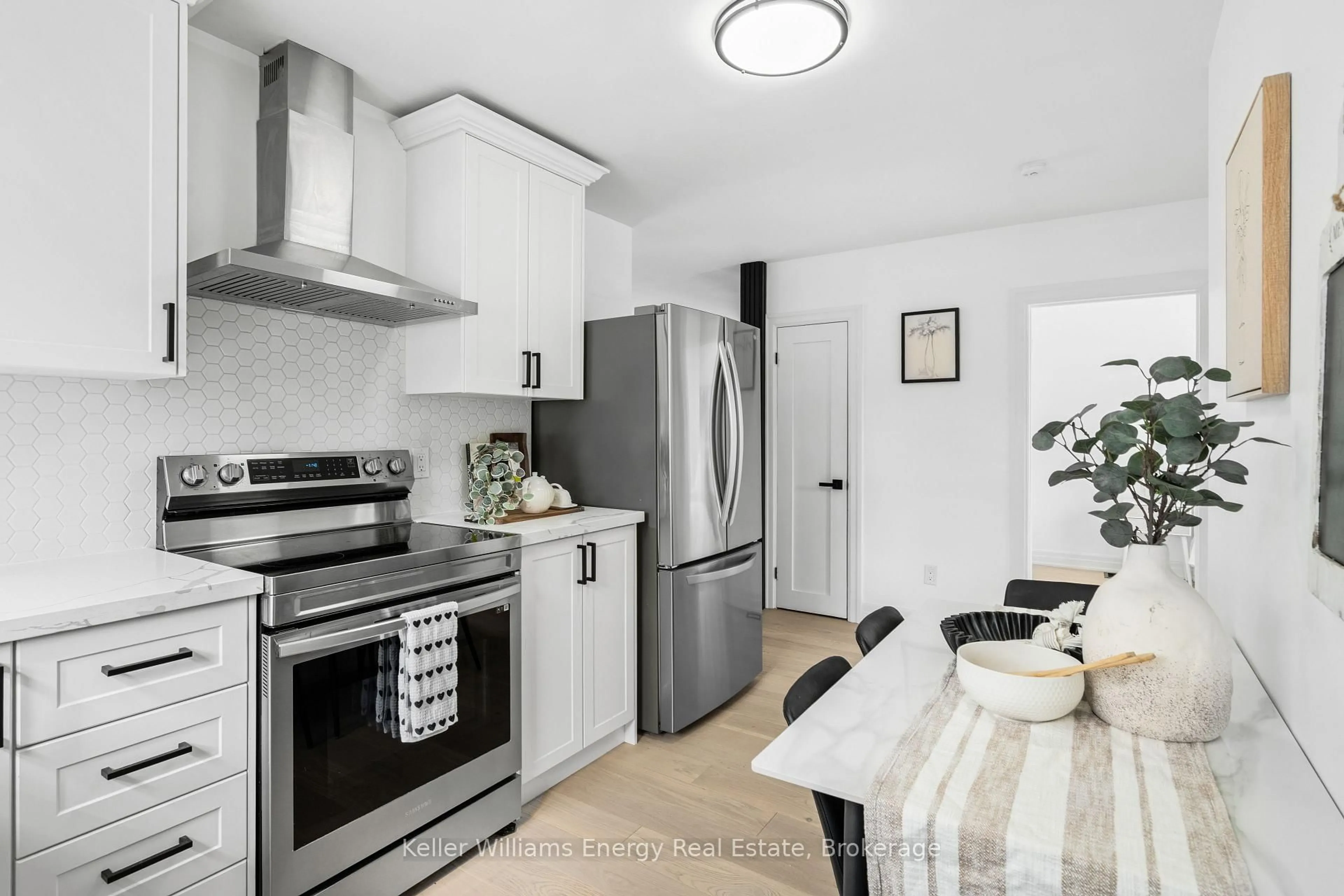 Standard kitchen, unknown for 267 Liberty St, Clarington Ontario L1C 3Y6