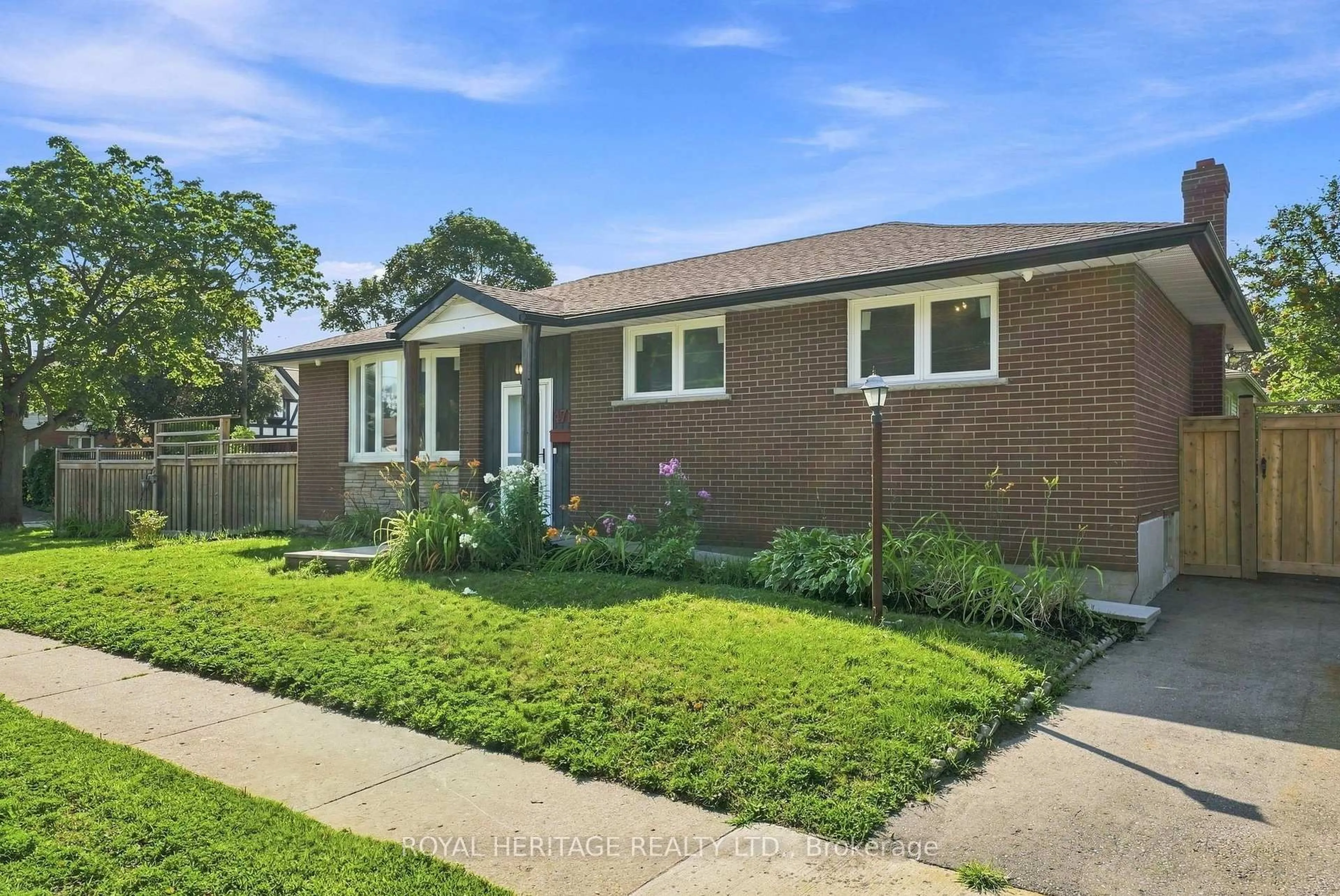 Home with brick exterior material, street for 471 Rossland Rd, Oshawa Ontario L1G 2X3