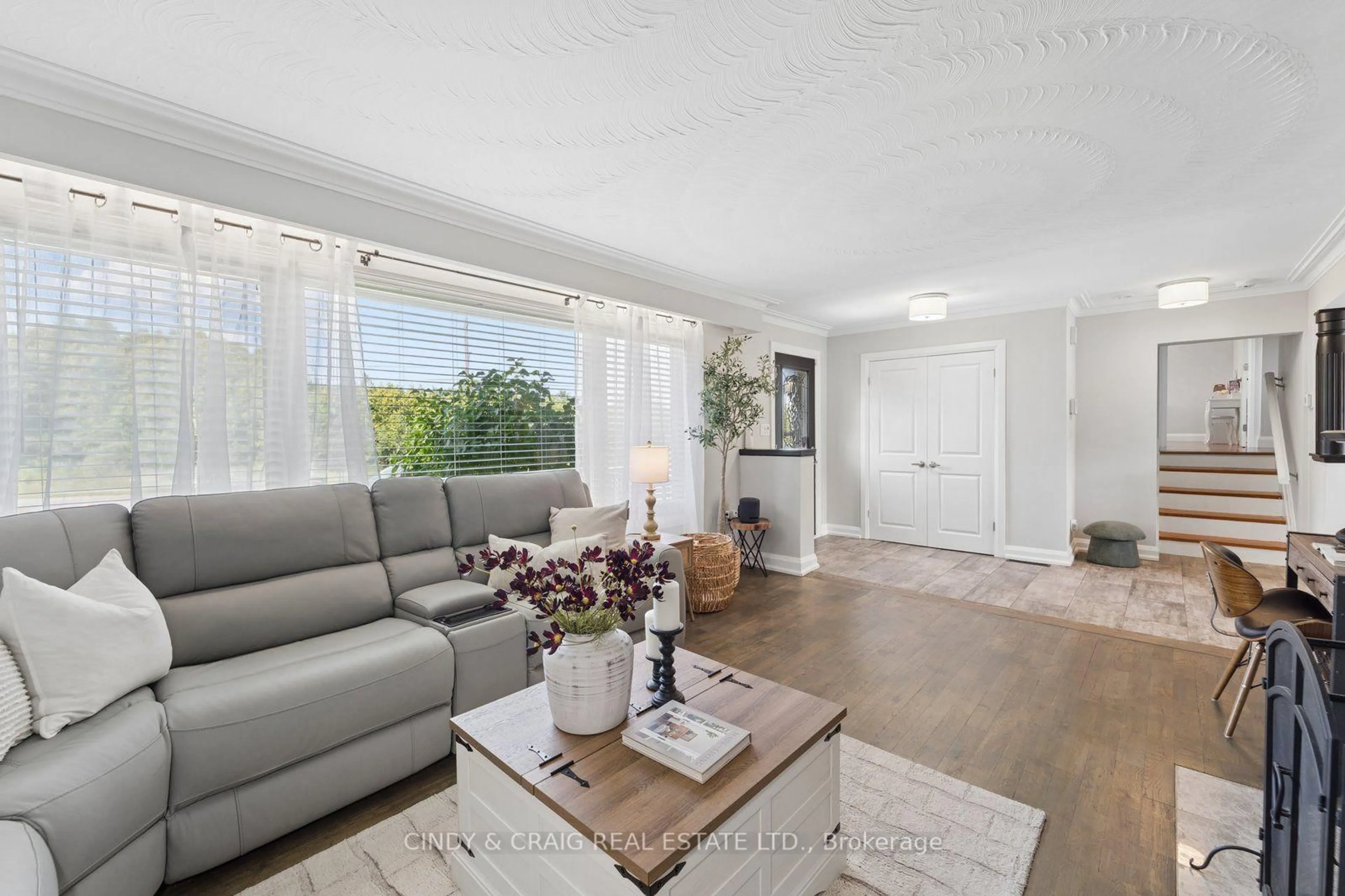 Living room with furniture, unknown for 1707 Highway 2 Rd, Clarington Ontario L1E 0A3